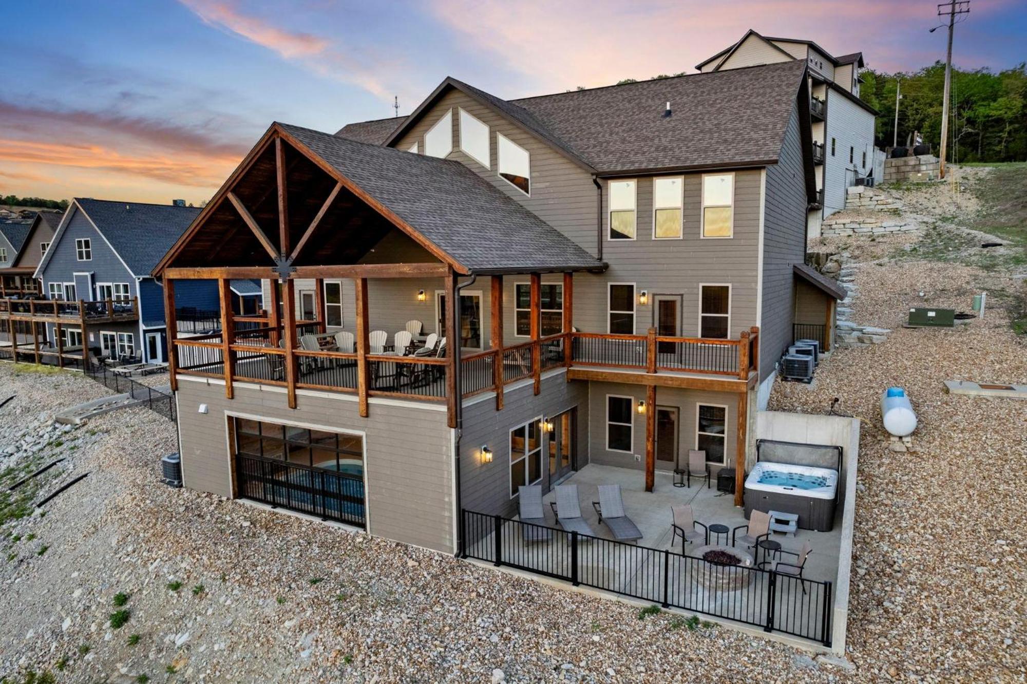 Chateau On The Cove