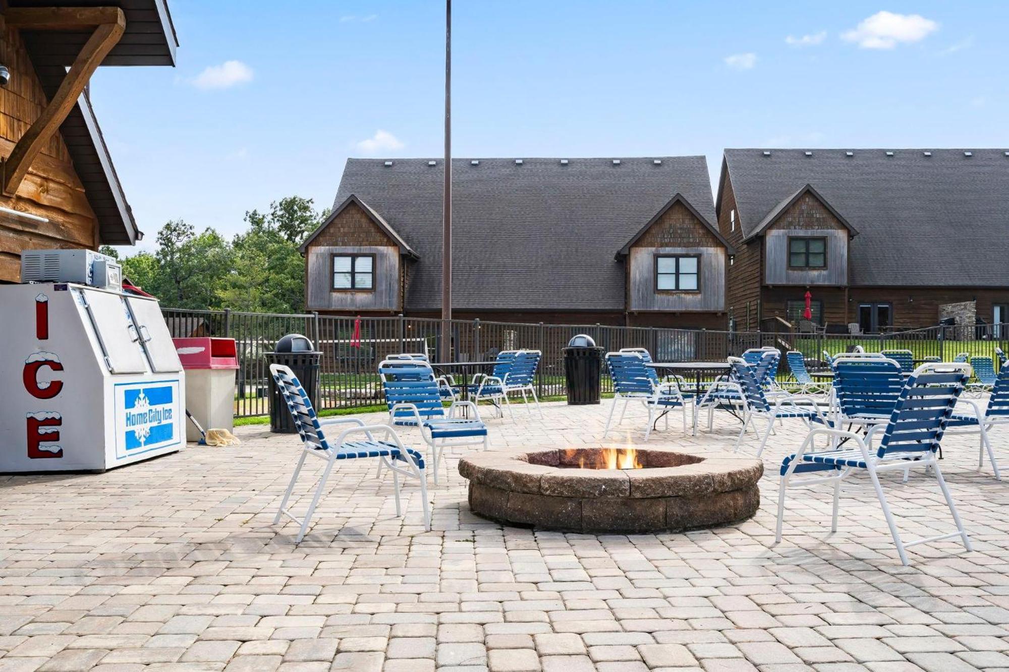 Angler Management - Lakefront Holiday home *