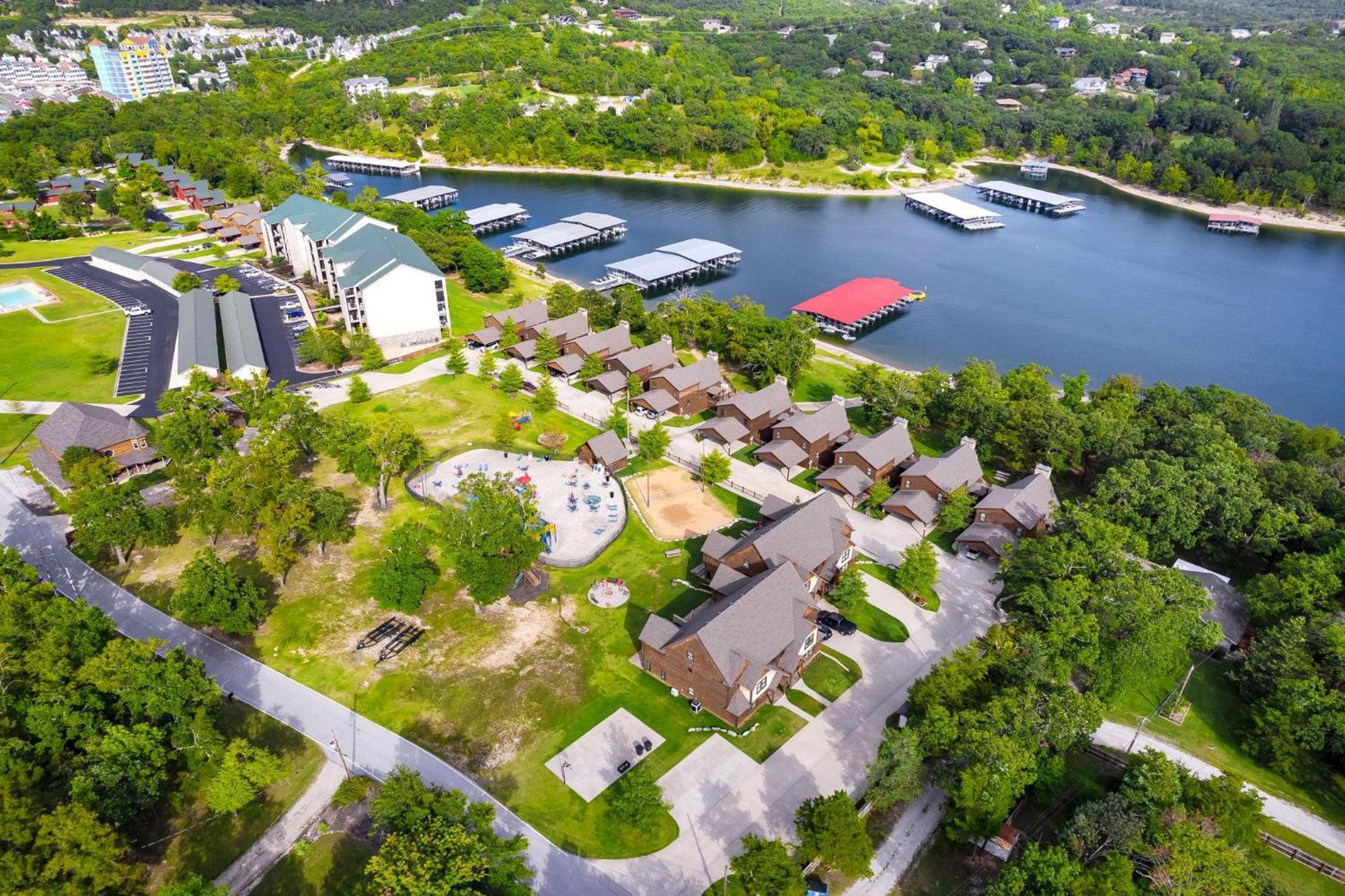 Knot For Reel - Access Holiday home Branson