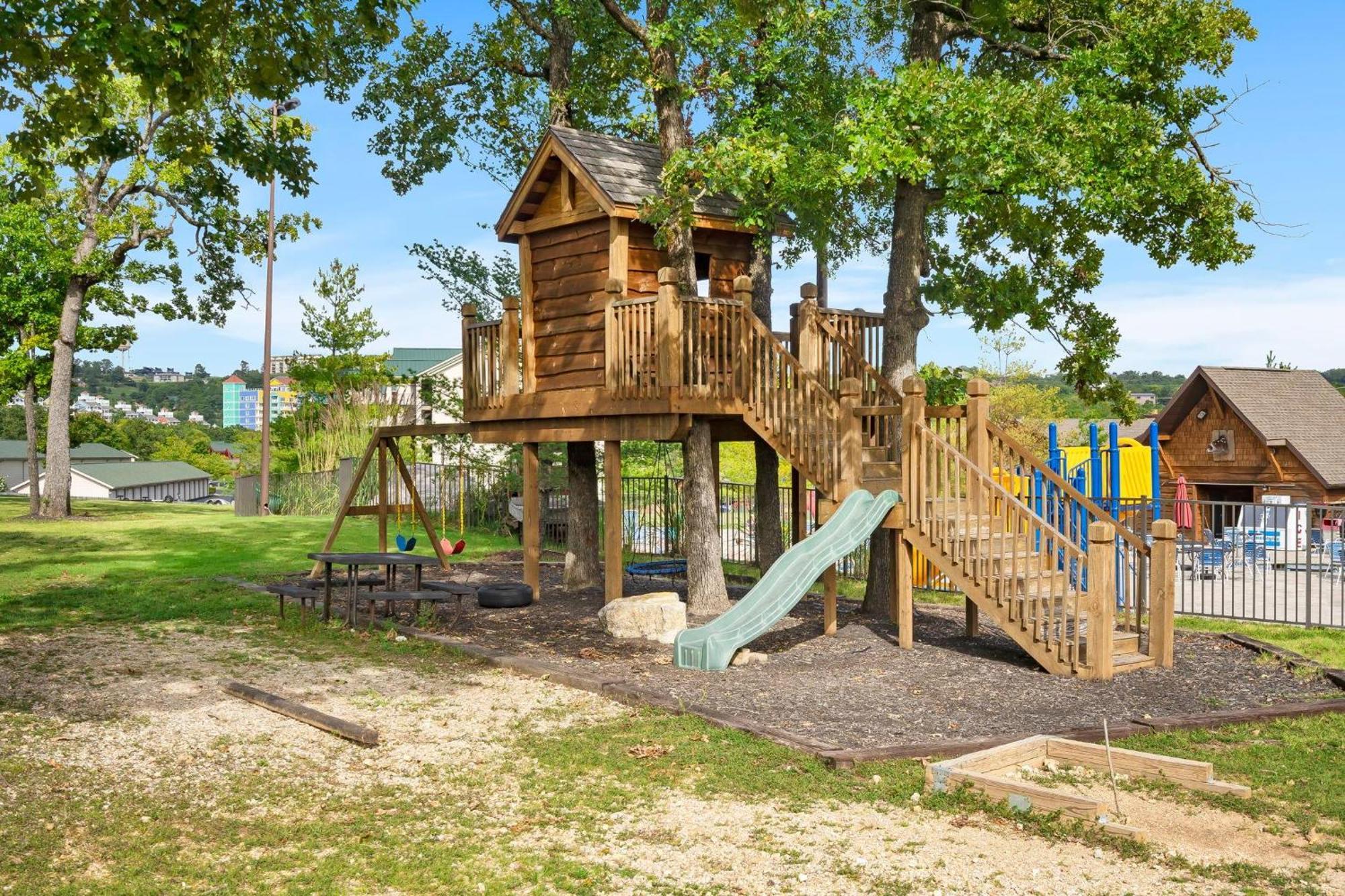Knot For Reel - Access Holiday home Branson