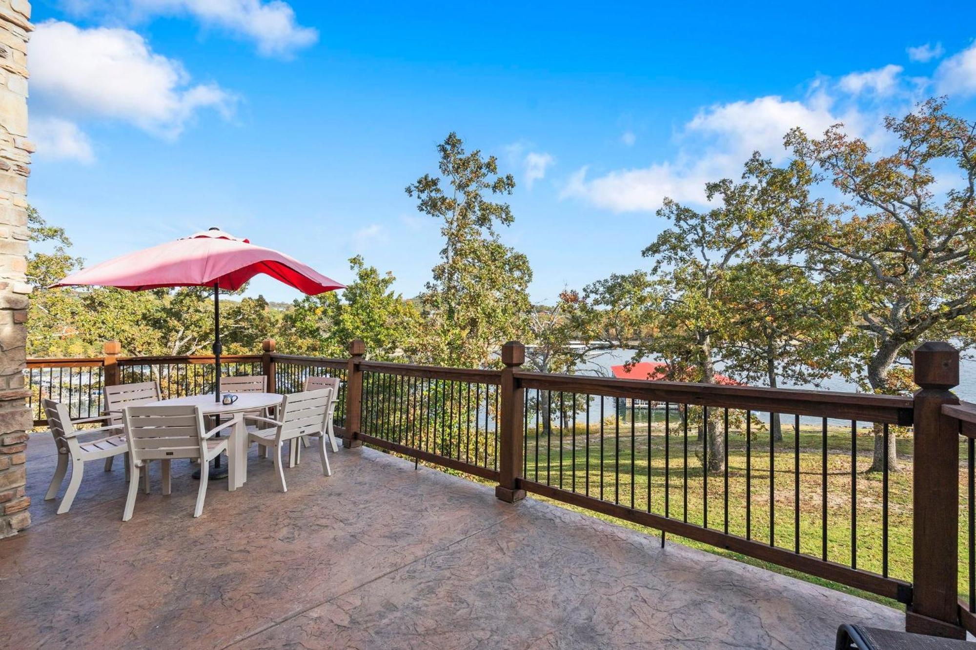 Atta Buoy - Lakefront Holiday home
