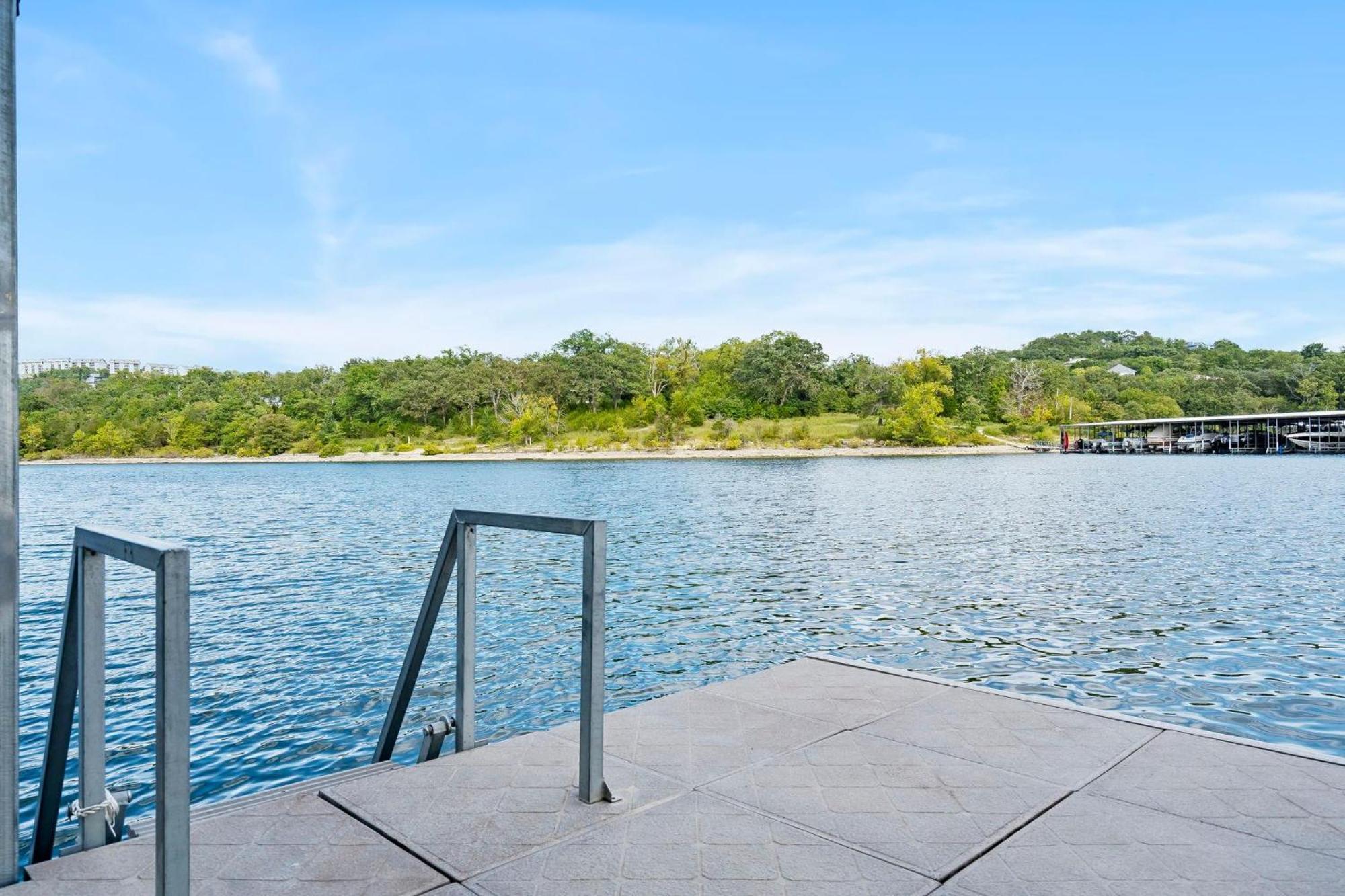 Holiday home Atta Buoy - Lakefront *
