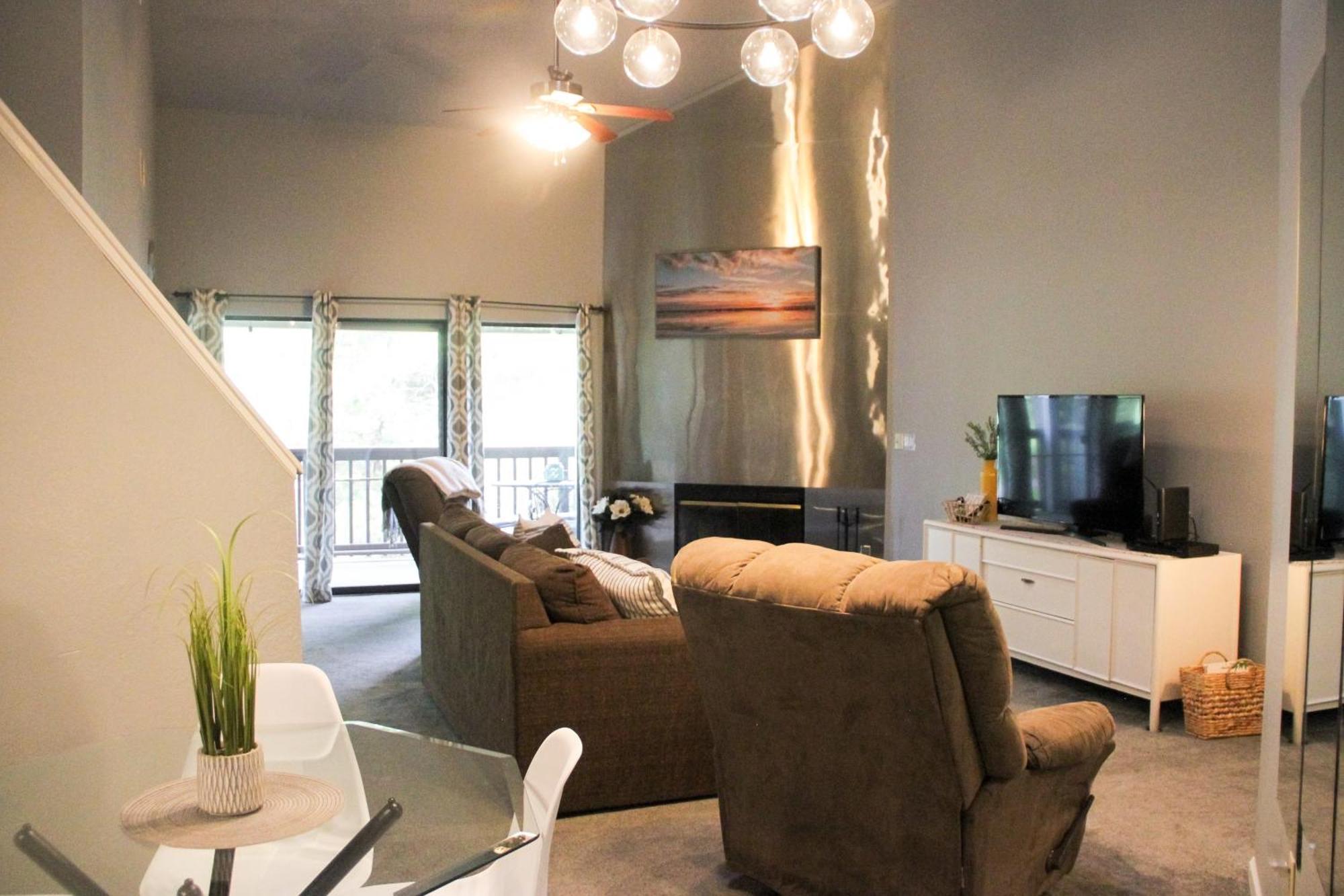 Jenny's Kickback Retreat Apartment
