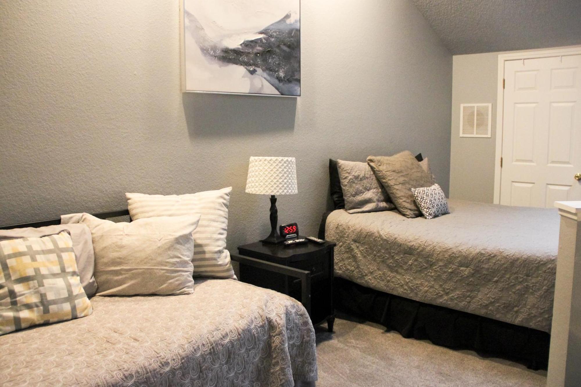 Jenny's Kickback Retreat Apartment