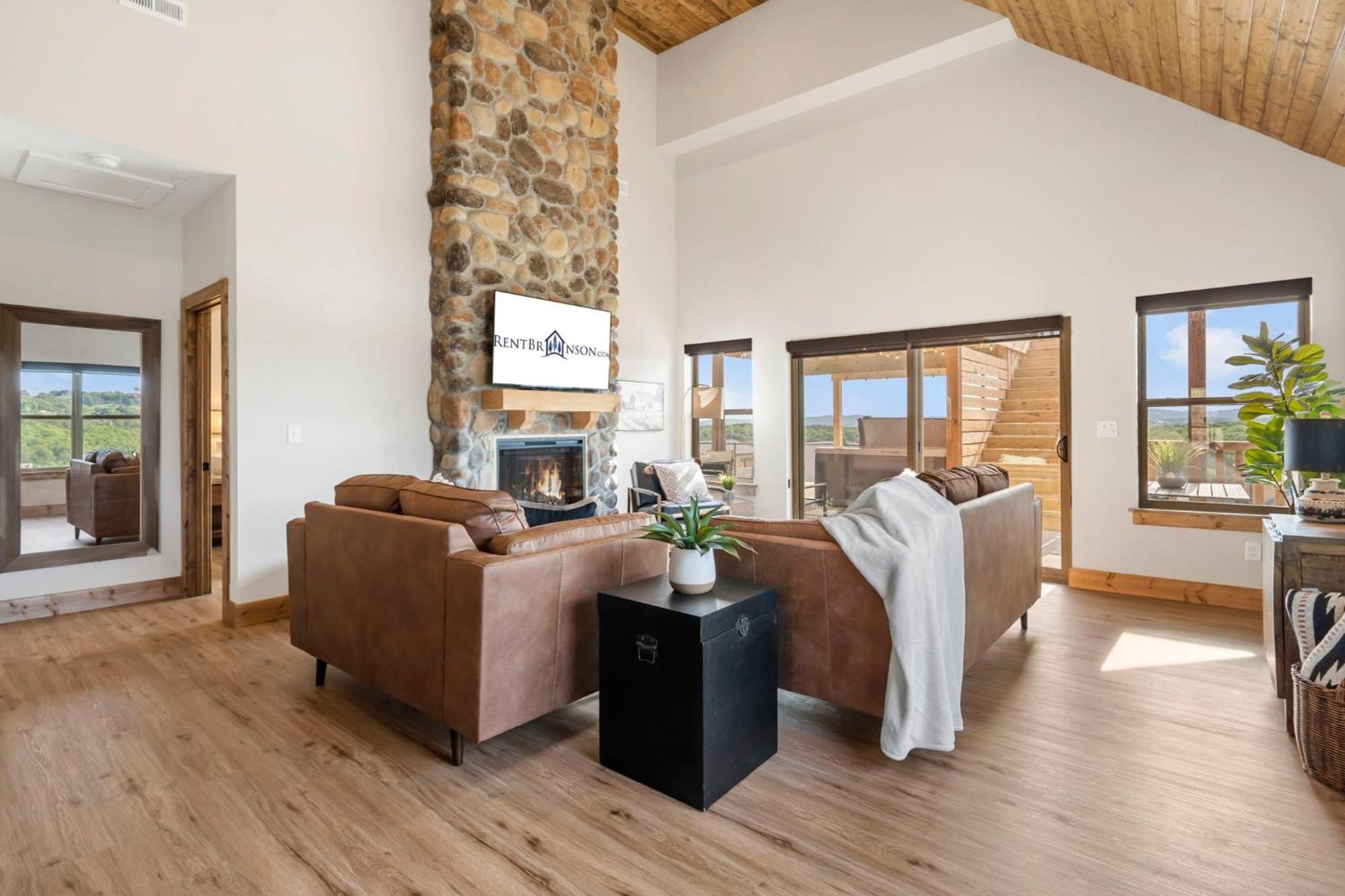 Private Hot Tub-free Attraction Tickets-lake Lookout-community Indoor & Outdoor Pools * Branson