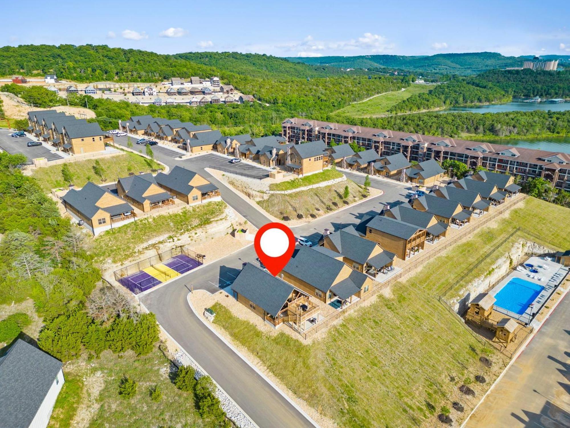 Private Hot Tub-free Attraction Tickets-lake Lookout-community Indoor & Outdoor Pools Holiday home Branson