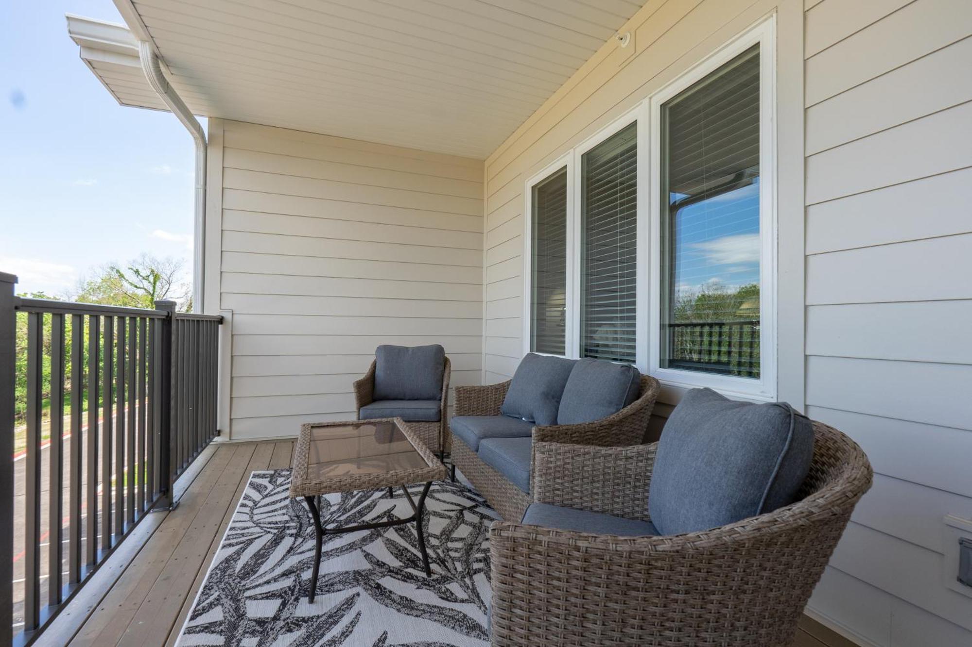 Dreams2reality New Build! Luxury 3br/3ba ~ Vaulted Ceilings ~ Amenities ~ Free Tickets Included