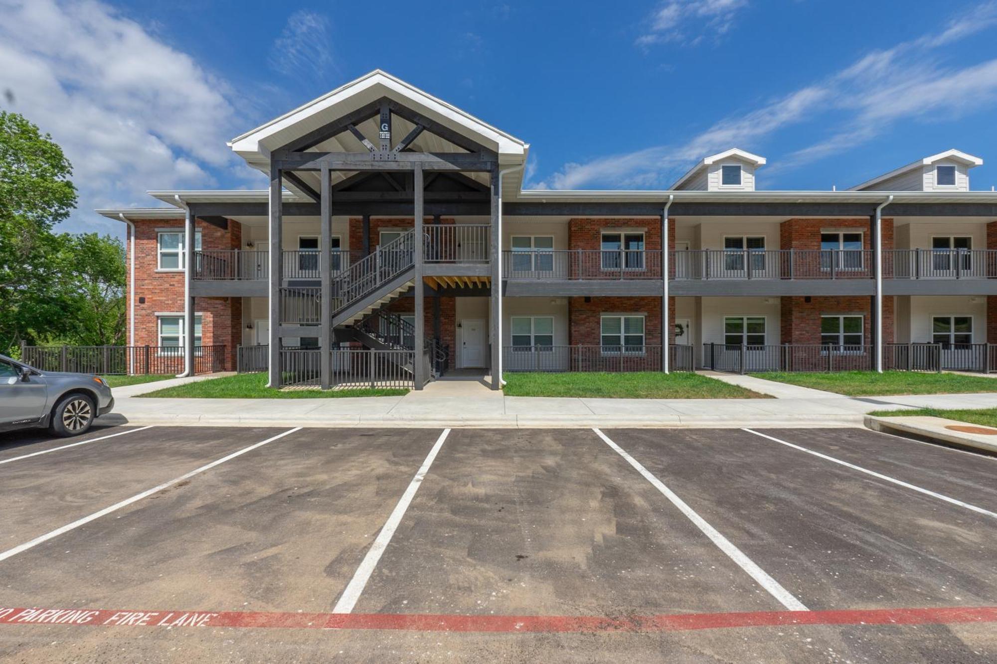 Dreams2reality New Build! Luxury 3br/3ba ~ Vaulted Ceilings ~ Amenities ~ Free Tickets Included