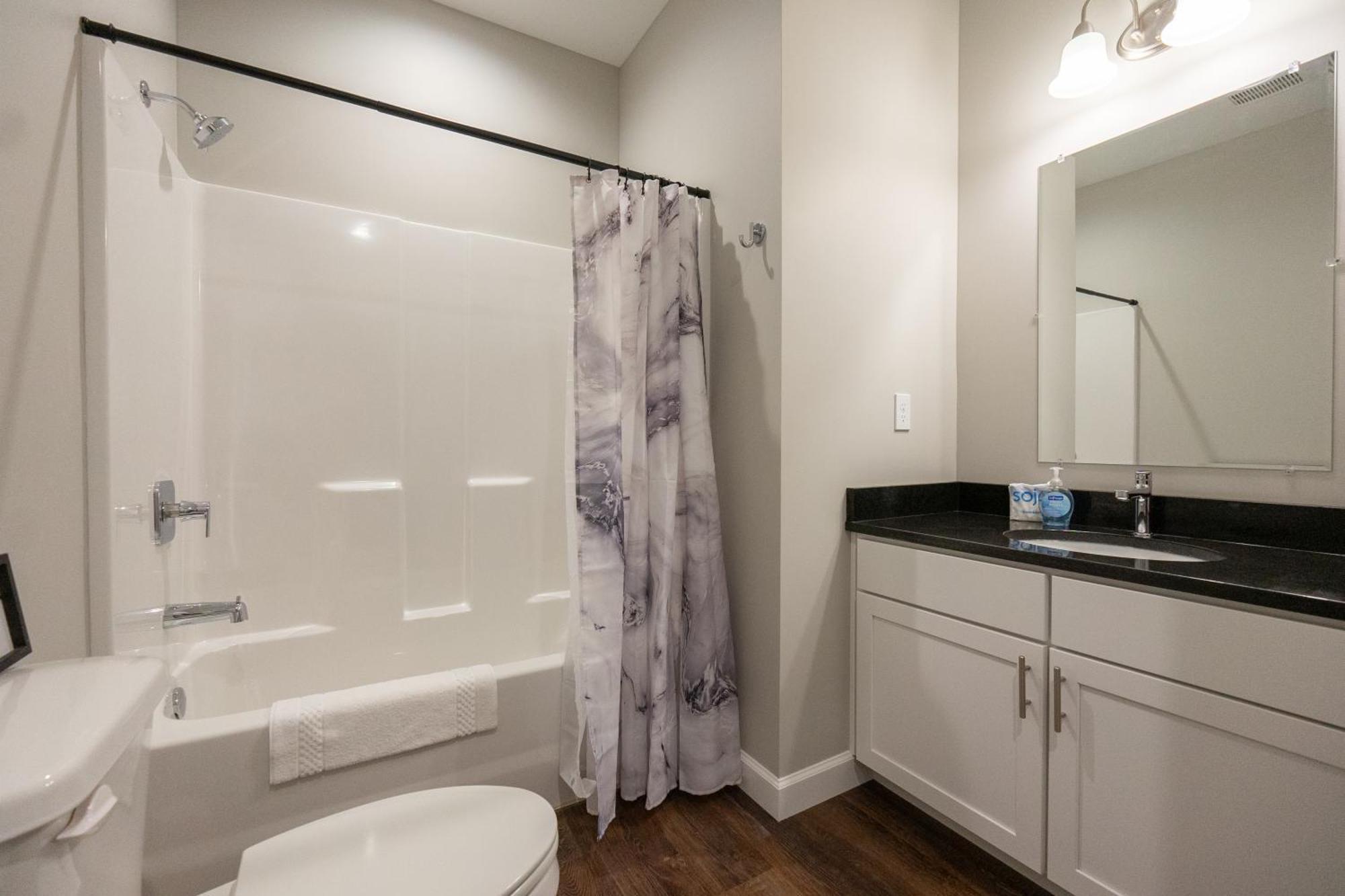 Dreams2reality New Build! Luxury 3br/3ba ~ Vaulted Ceilings ~ Amenities ~ Free Tickets Included Apartment Branson