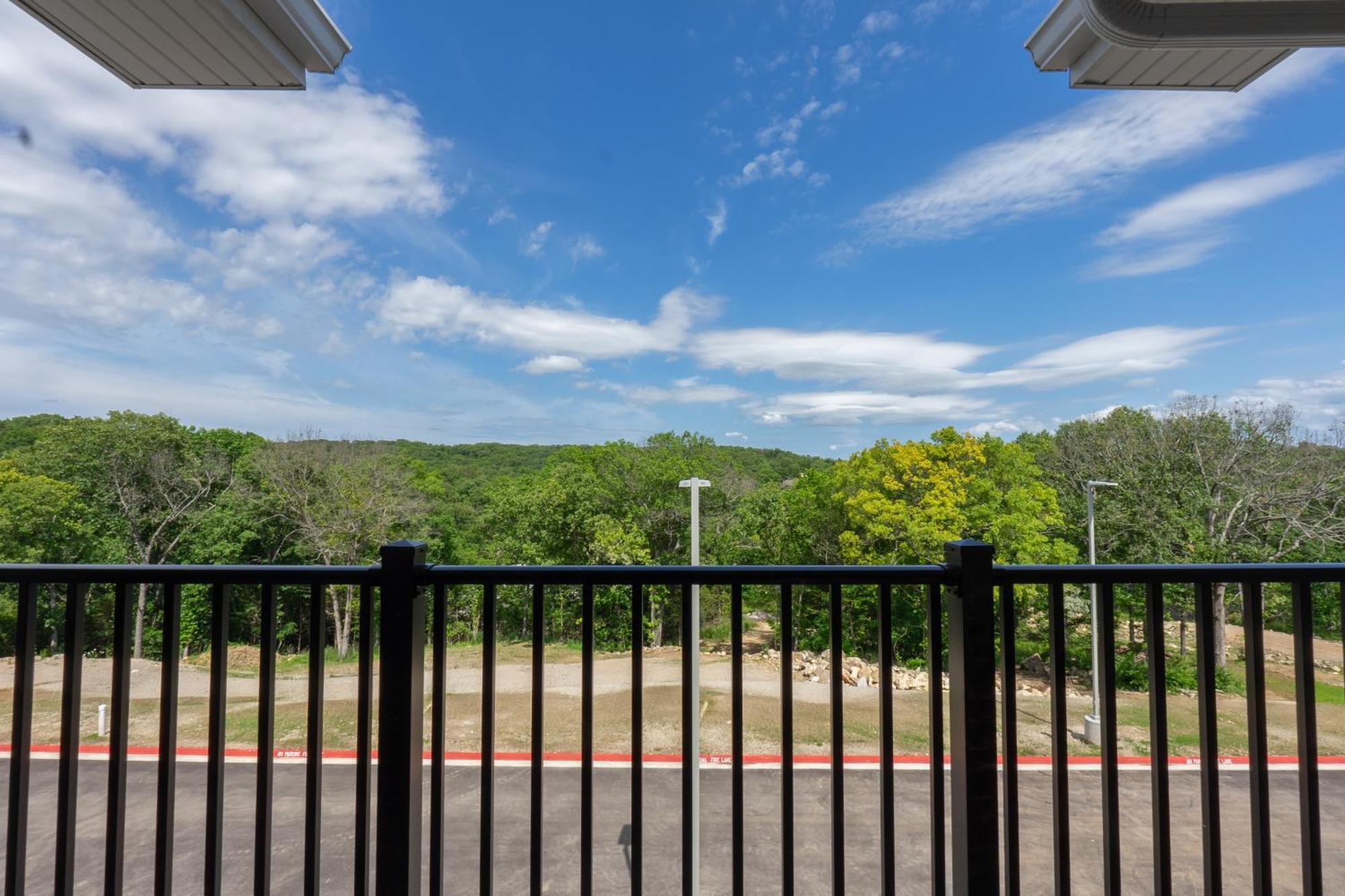 Apartment Dreams2reality New Build! Luxury 3br/3ba ~ Vaulted Ceilings ~ Amenities ~ Free Tickets Included *