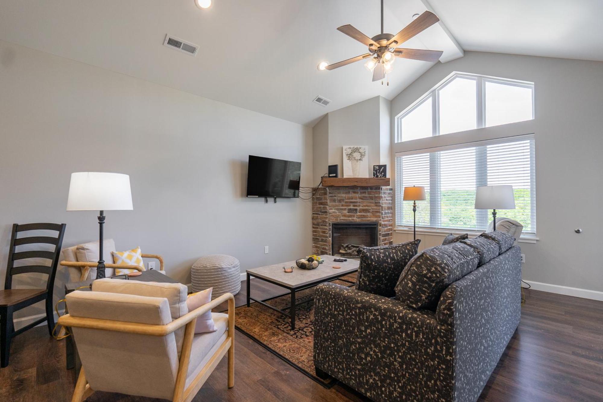 Apartment Dreams2reality New Build! Luxury 3br/3ba ~ Vaulted Ceilings ~ Amenities ~ Free Tickets Included Branson