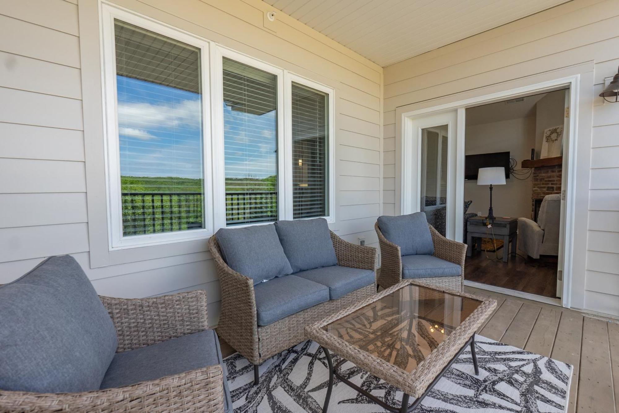 Apartment Dreams2reality New Build! Luxury 3br/3ba ~ Vaulted Ceilings ~ Amenities ~ Free Tickets Included *