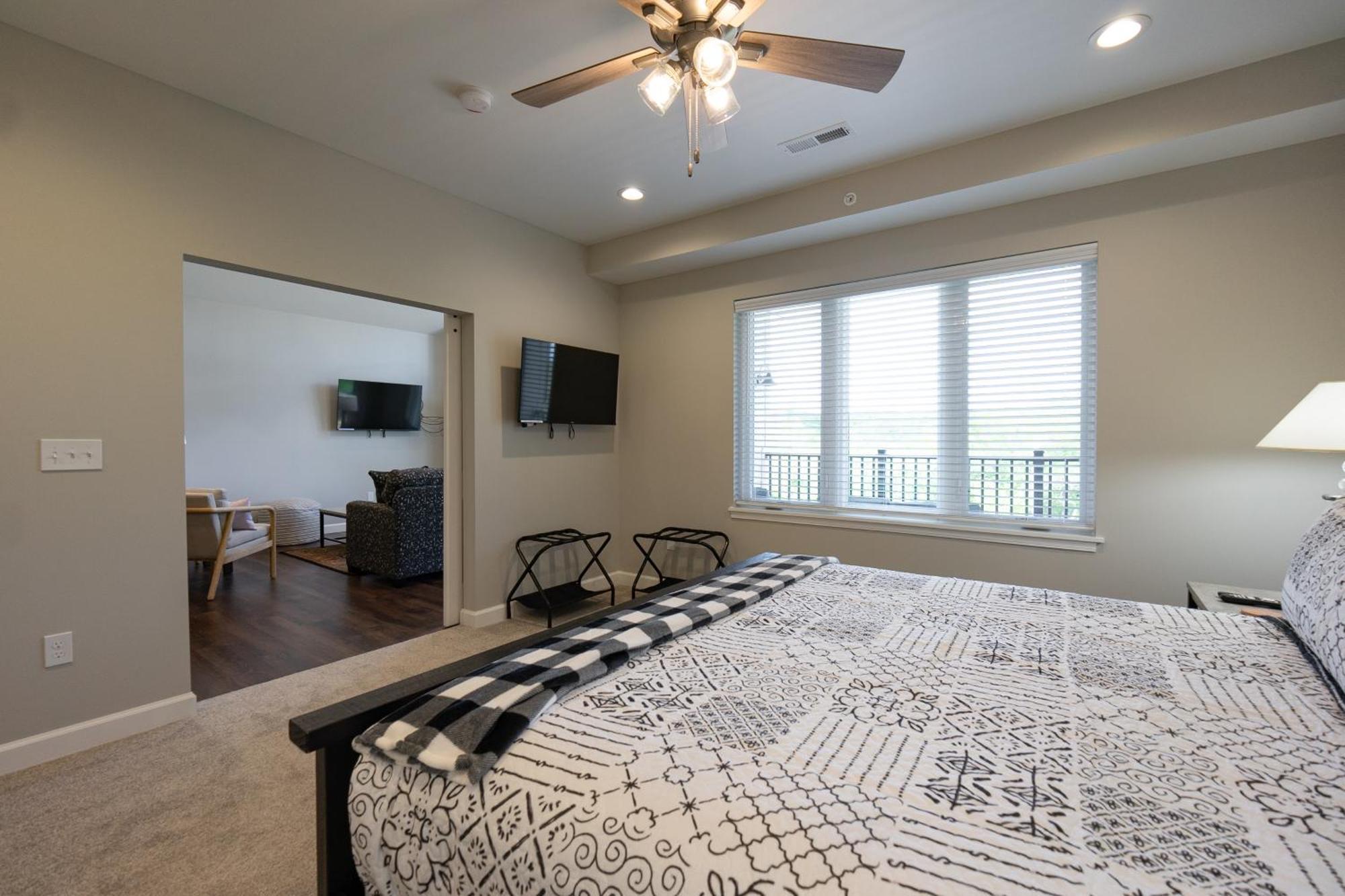 Dreams2reality New Build! Luxury 3br/3ba ~ Vaulted Ceilings ~ Amenities ~ Free Tickets Included * Branson