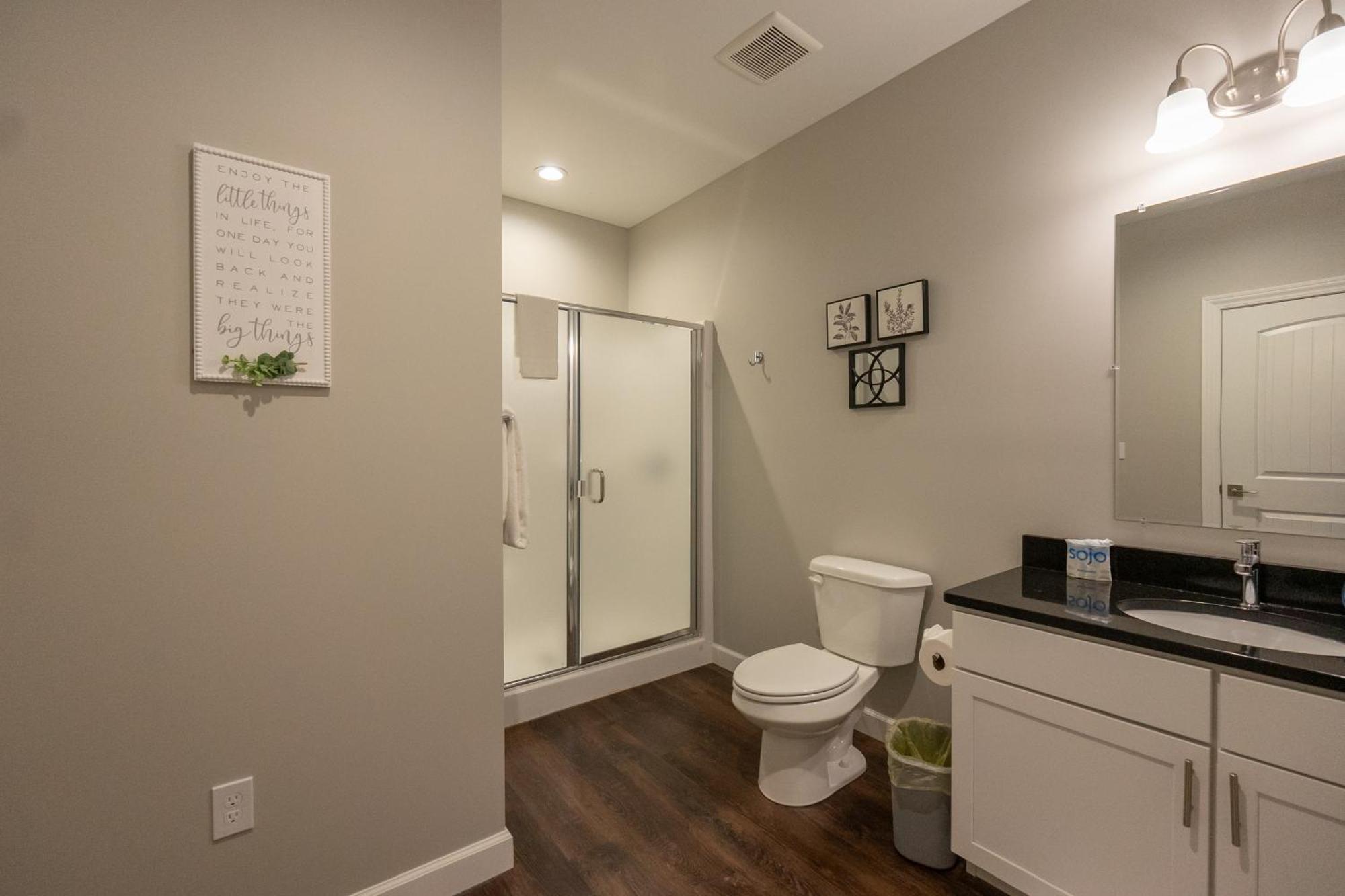 Dreams2reality New Build! Luxury 3br/3ba ~ Vaulted Ceilings ~ Amenities ~ Free Tickets Included Apartment