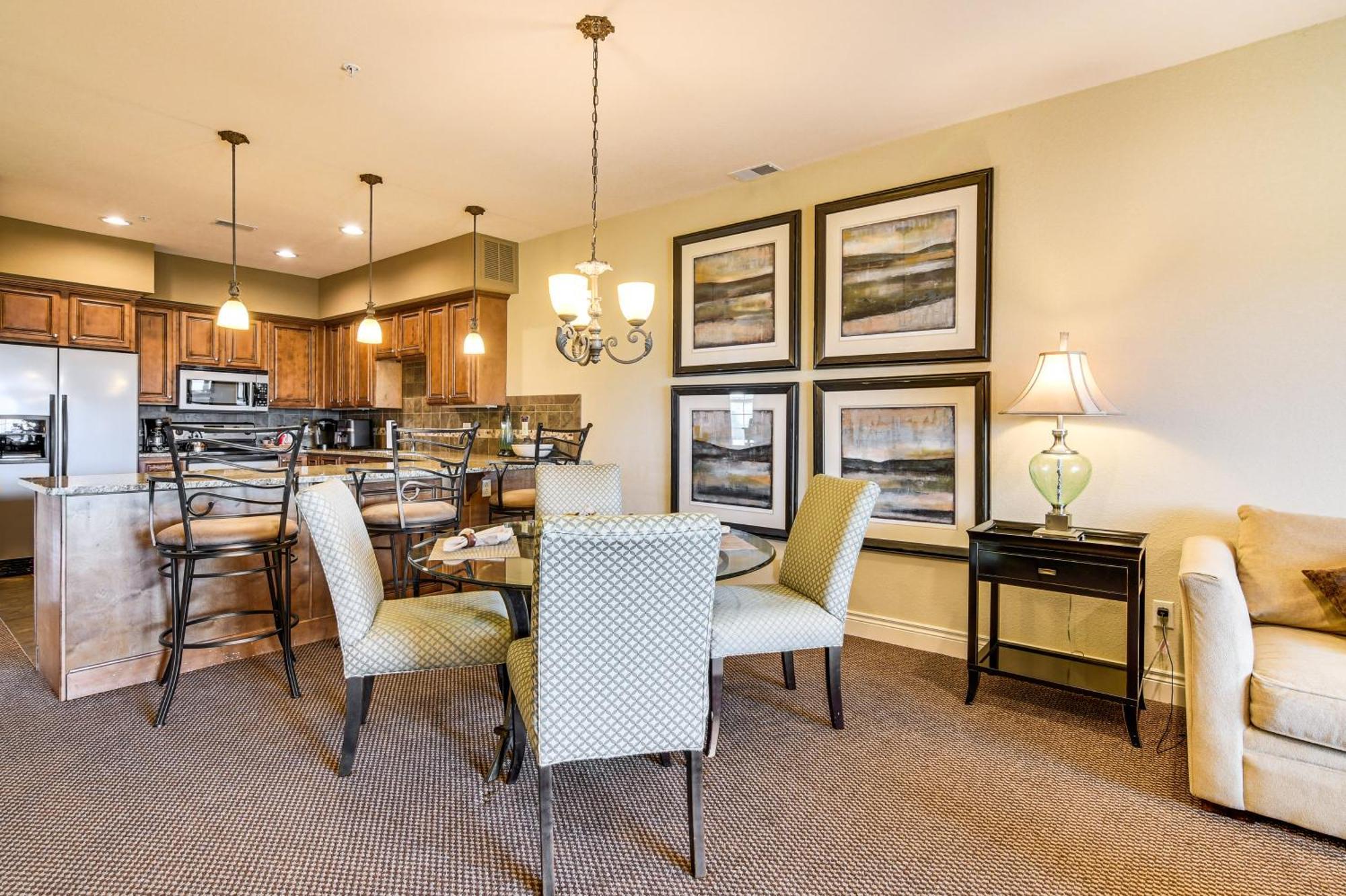 With Pool Access And Views, 3 Mi Dtwn! Apartment Branson