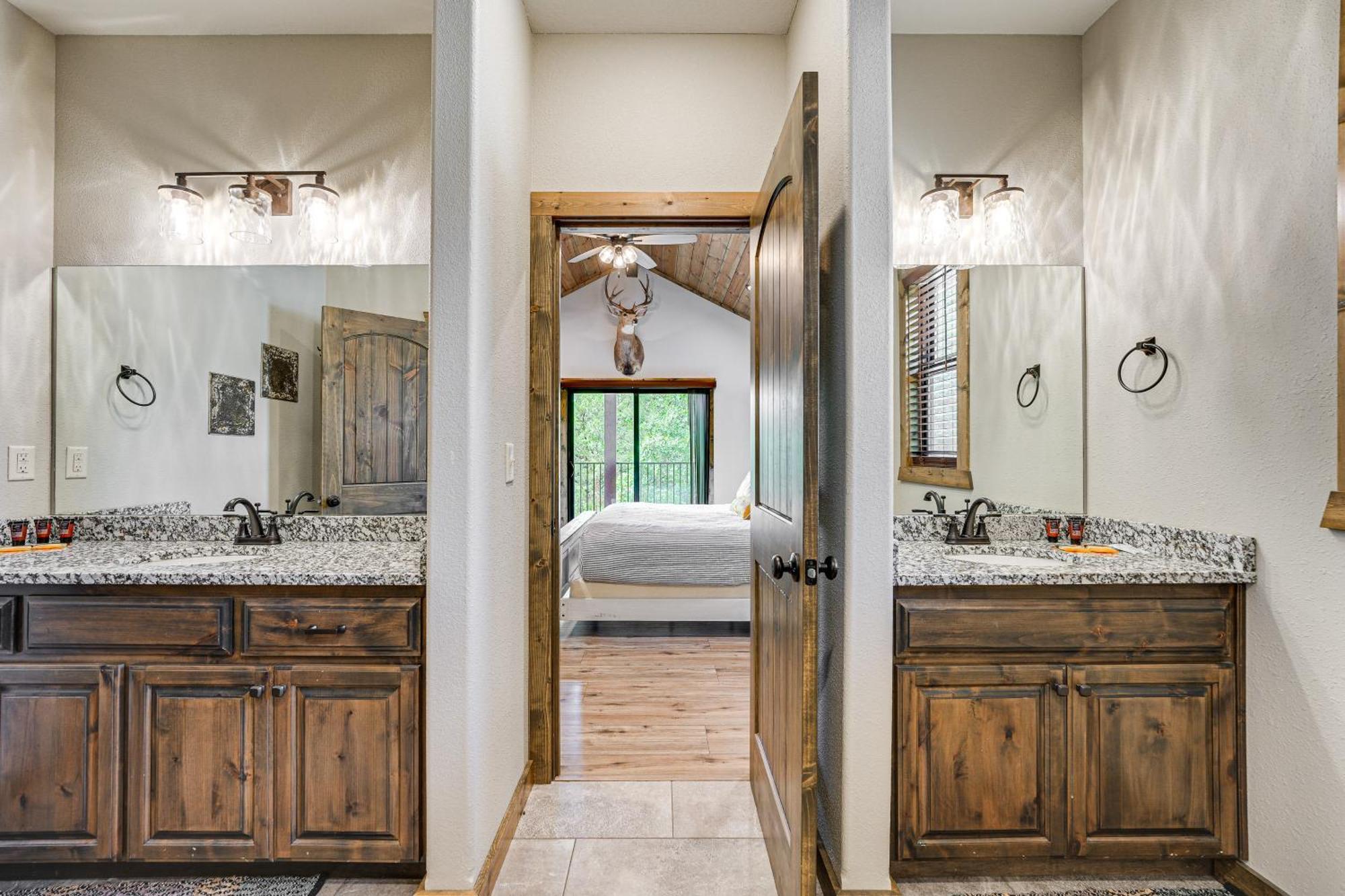 With Pool Access And Private Boat Slip! Branson