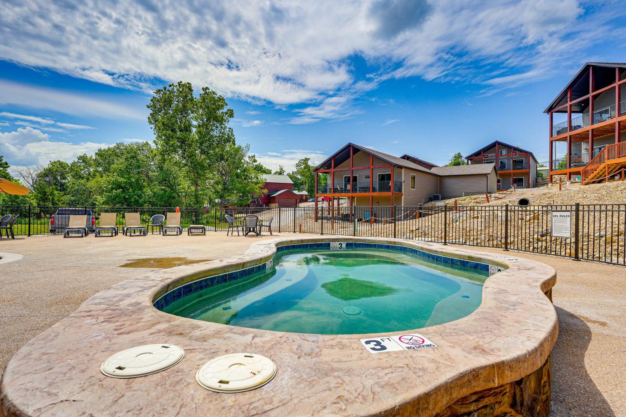 Holiday home With Pool Access And Private Boat Slip! Branson