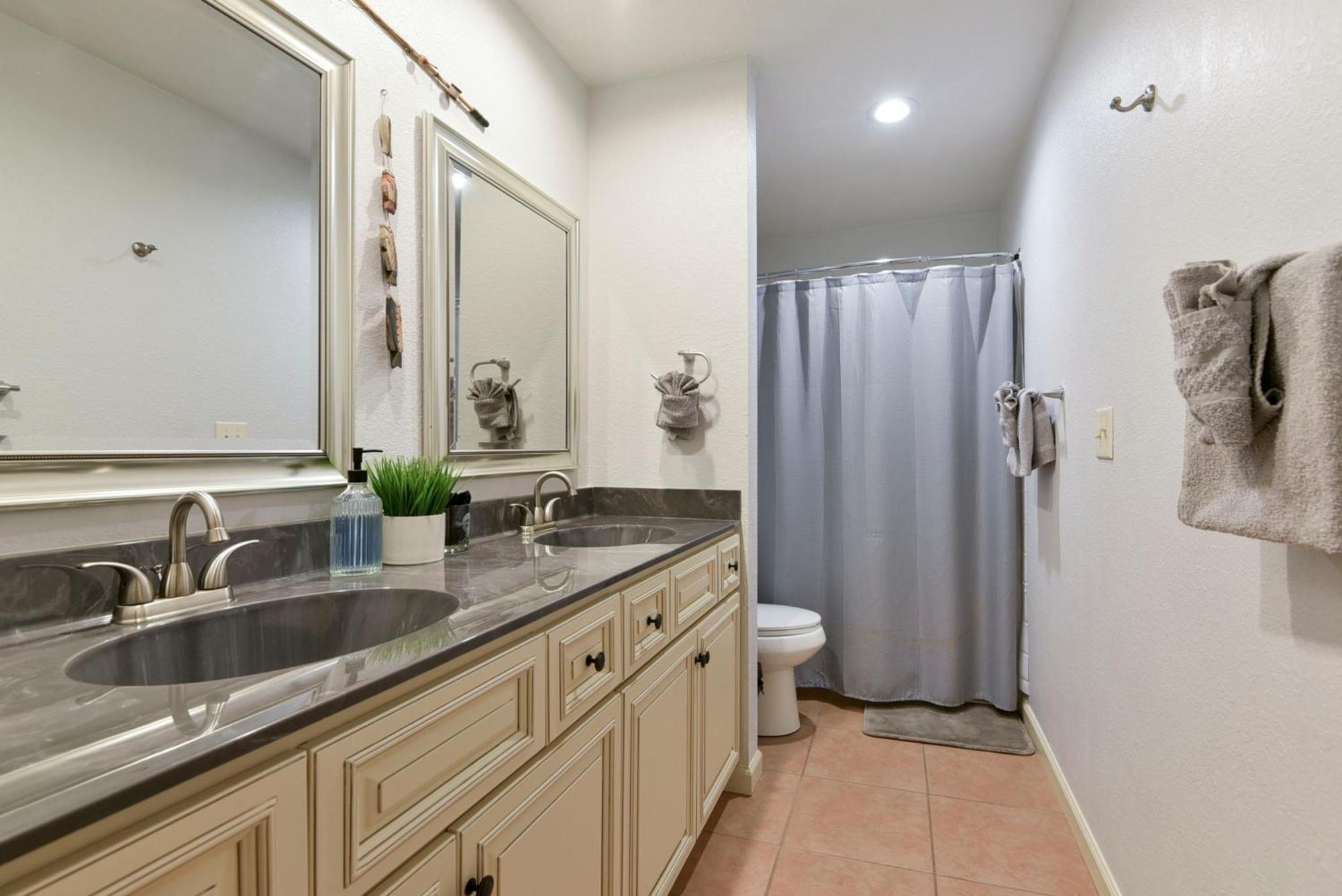 Beautiful Getaway-next To Silver Dollar &tablerock-family Amenities Apartment Branson