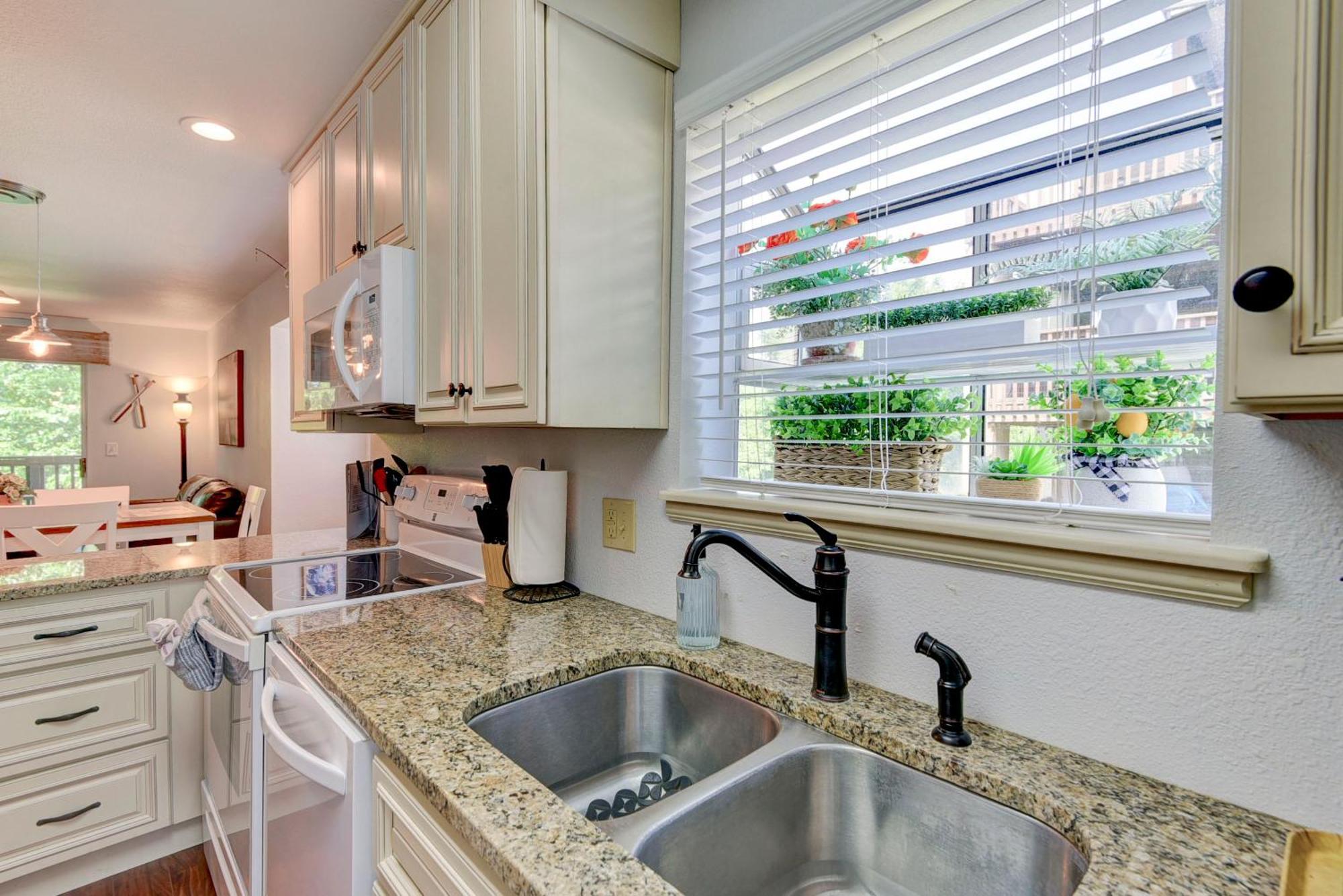 Beautiful Getaway-next To Silver Dollar &tablerock-family Amenities Branson