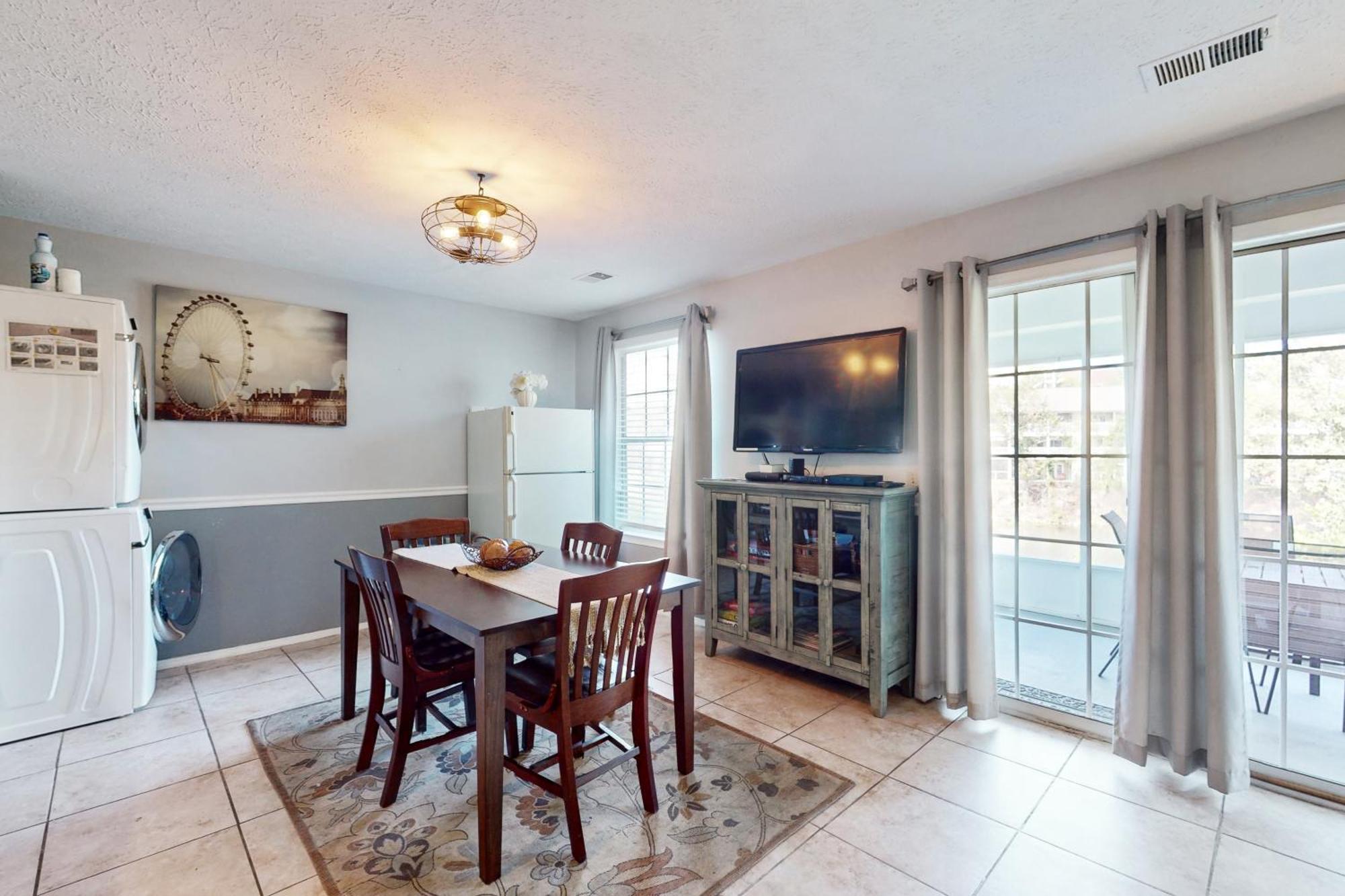 Apartment Fall Creek Pond View Escape *