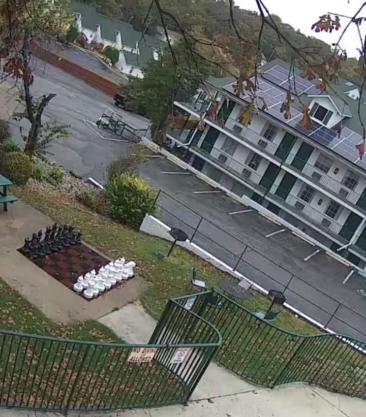 King And Apartment