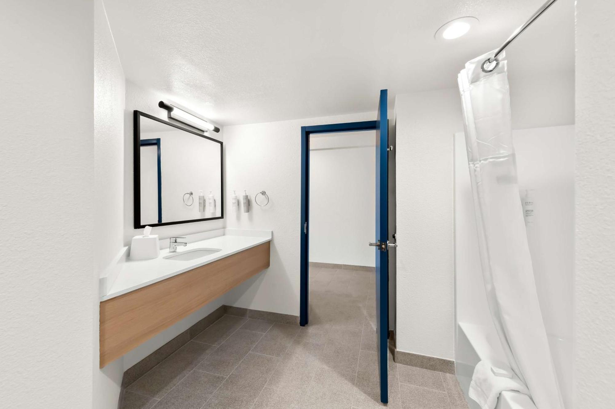 Spark By Hilton Meadows 3*