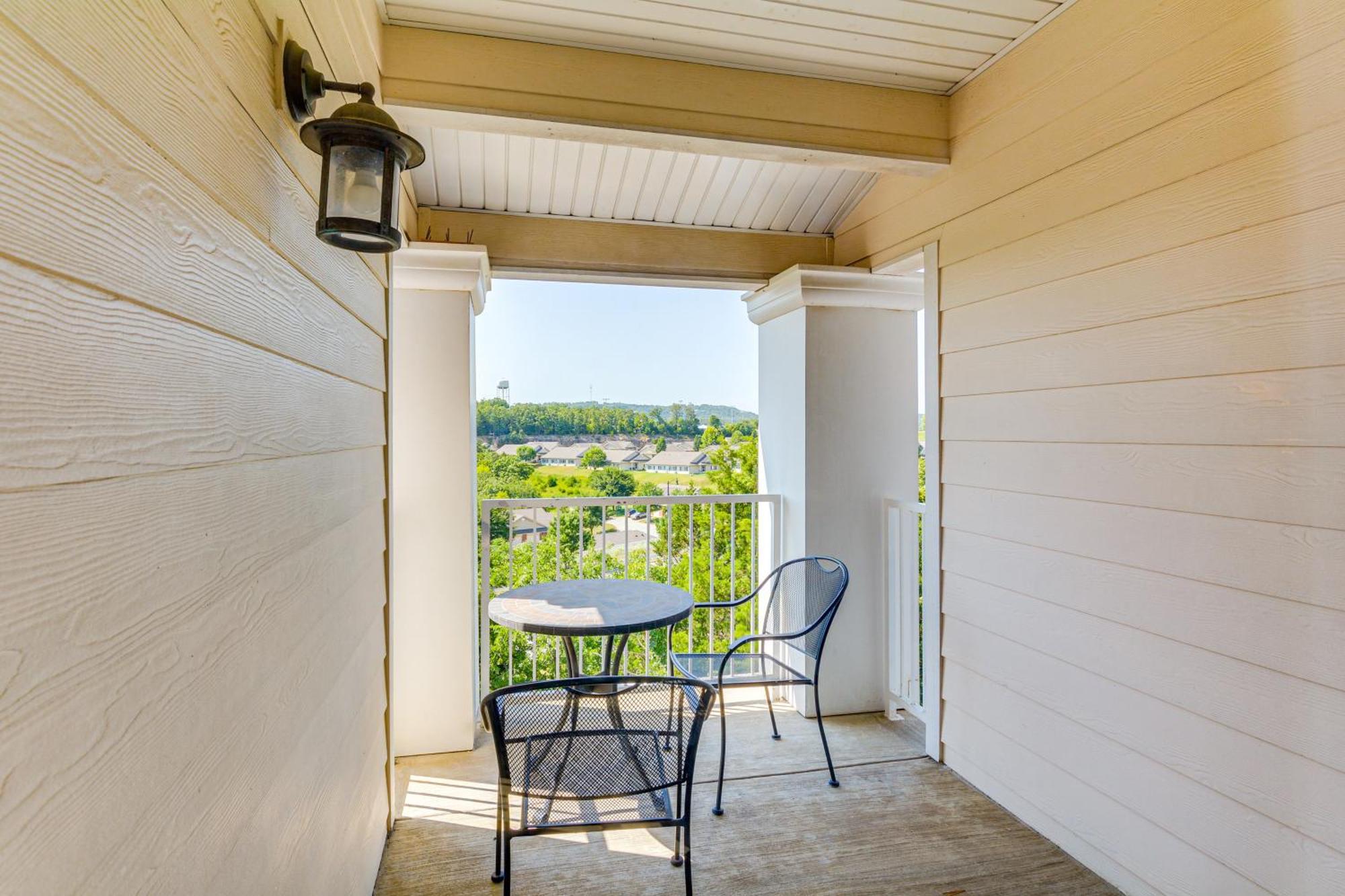 With Pool Access And Views, 3 Mi Dtwn! Apartment *