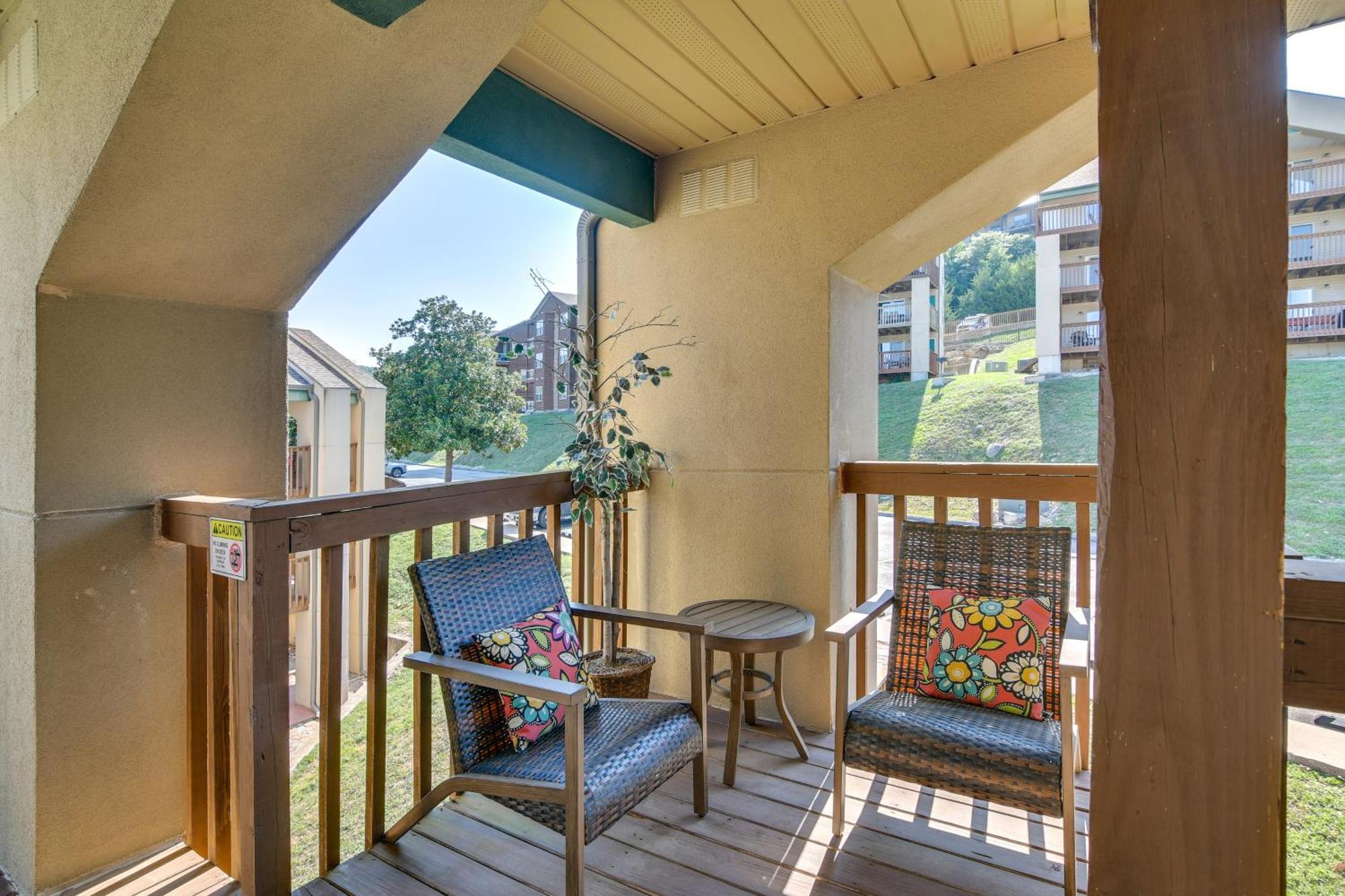 With Views By Silver Dollar Apartment *