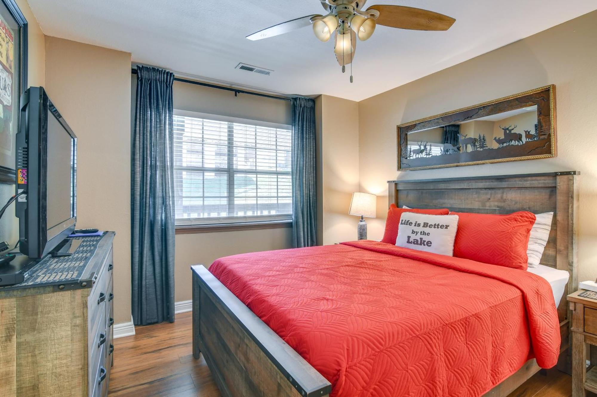 With Views By Silver Dollar Apartment *
