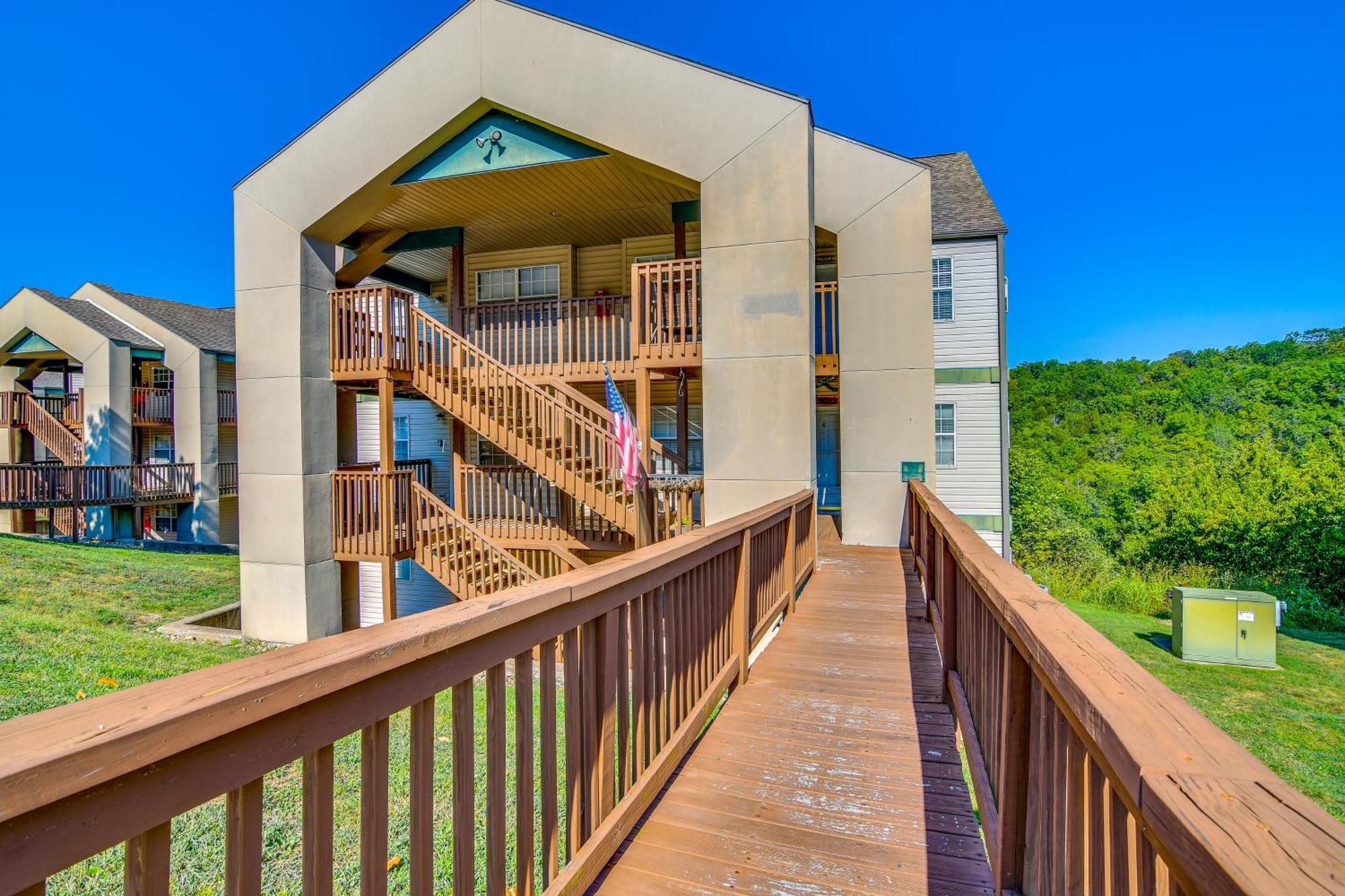 With Views By Silver Dollar Apartment