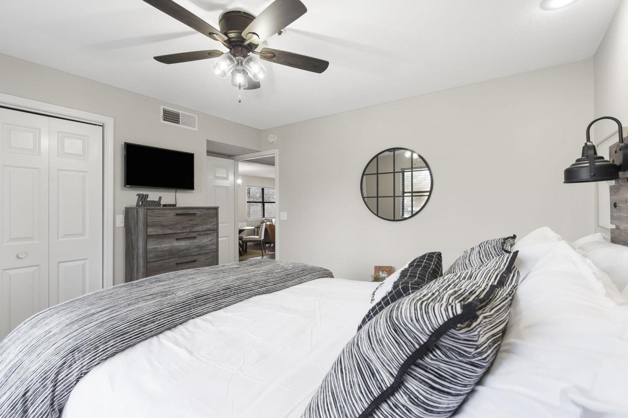 Apartment Pointe Royale Silver Linings *