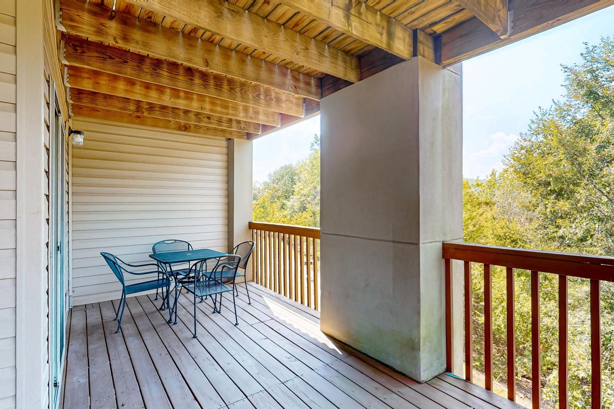 Treetop Tranquility Apartment