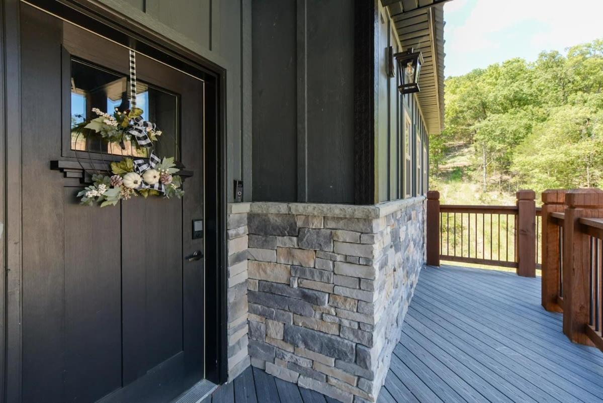 Holiday home Journey's Remedy -lake View Sleeps 30 *