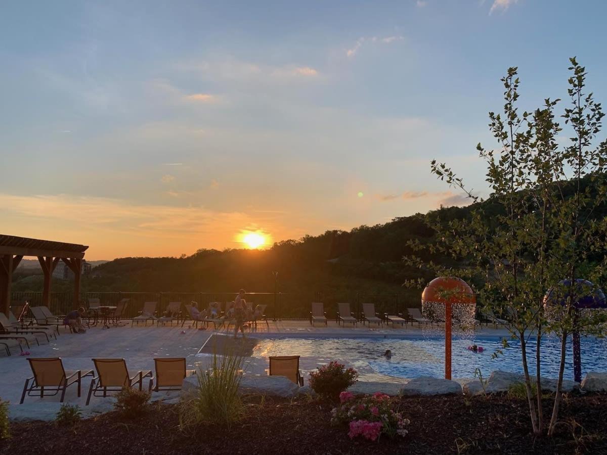 Journey's Remedy -lake View Sleeps 30 Holiday home Branson