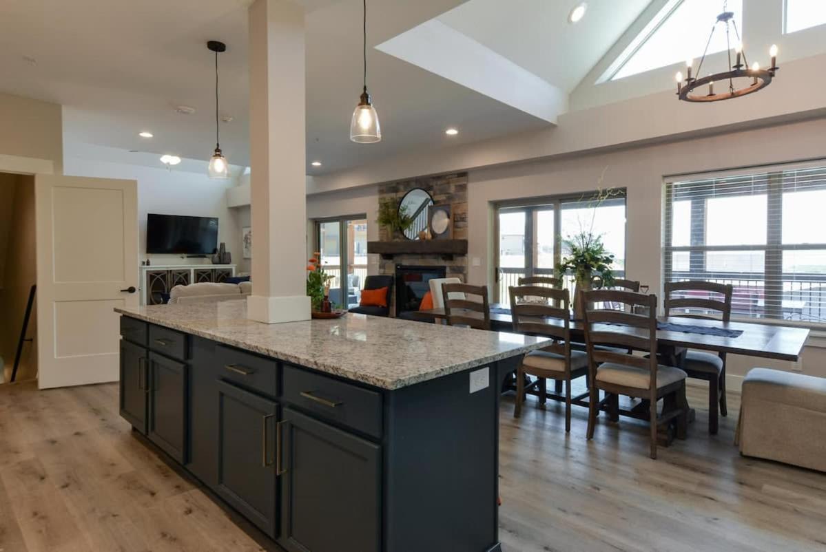 Journey's Remedy -lake View Sleeps 30 Holiday home Branson