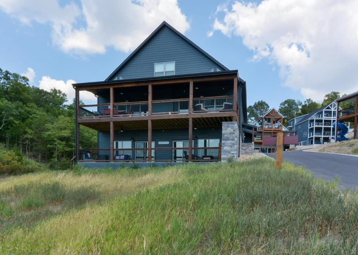 Journey's Remedy -lake View Sleeps 30 Holiday home