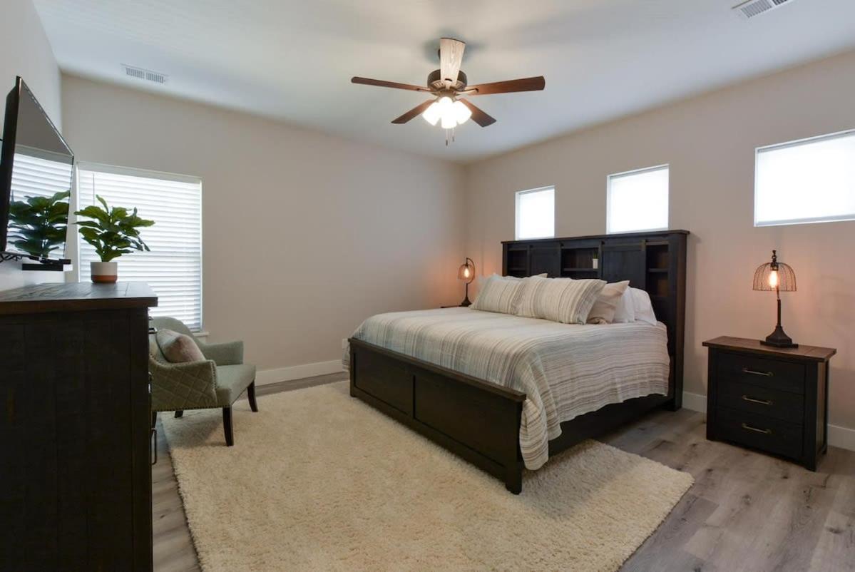 Journey's Remedy -lake View Sleeps 30 Holiday home Branson