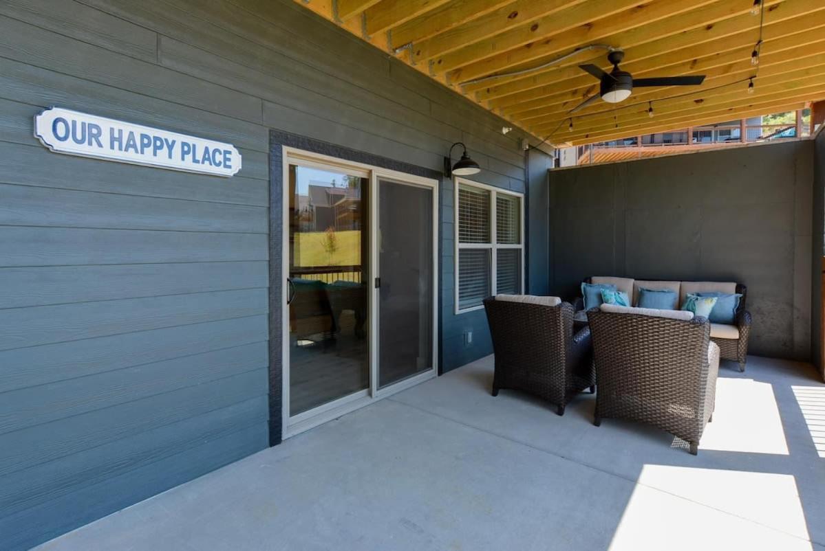 Journey's Remedy -lake View Sleeps 30 Holiday home