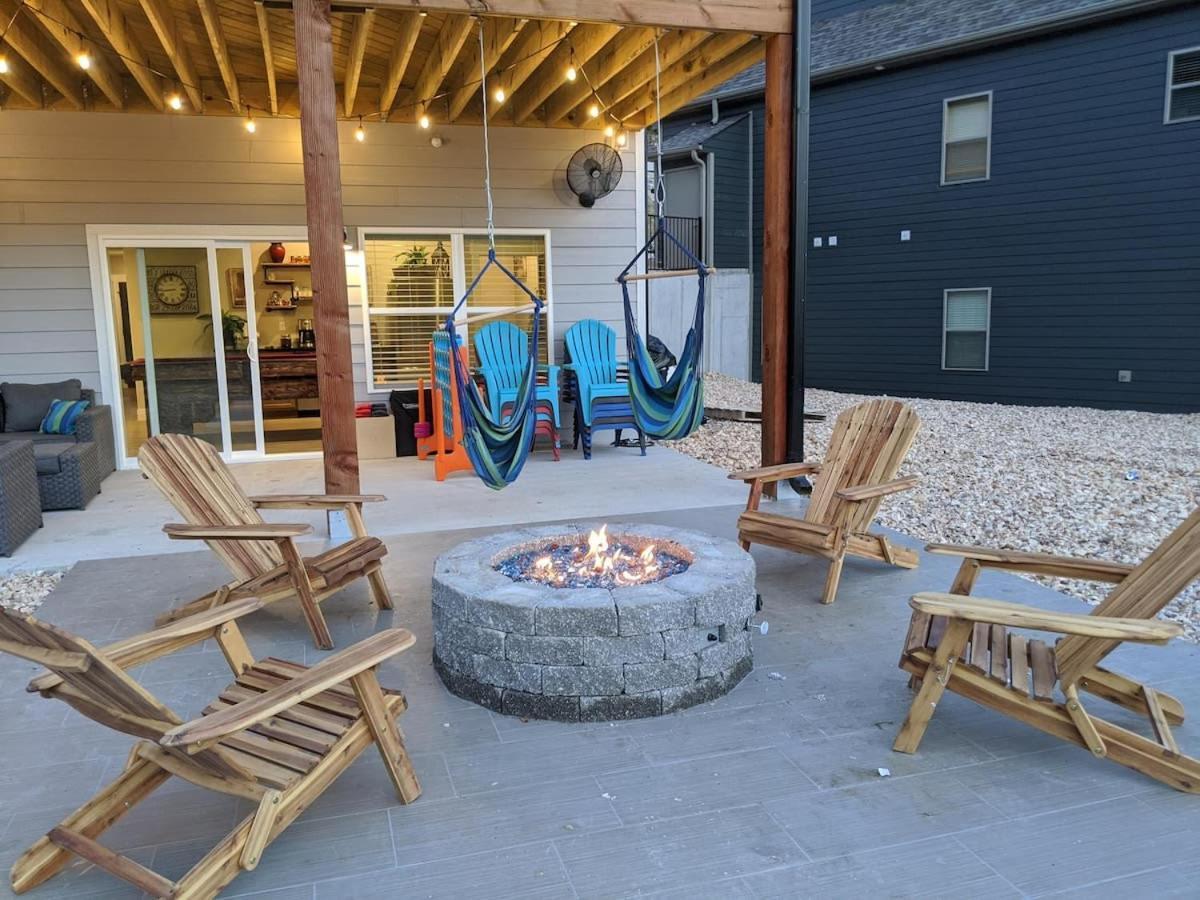 Livin' The Dream- Indoor Outdoor Pool & Private Hot Tub
