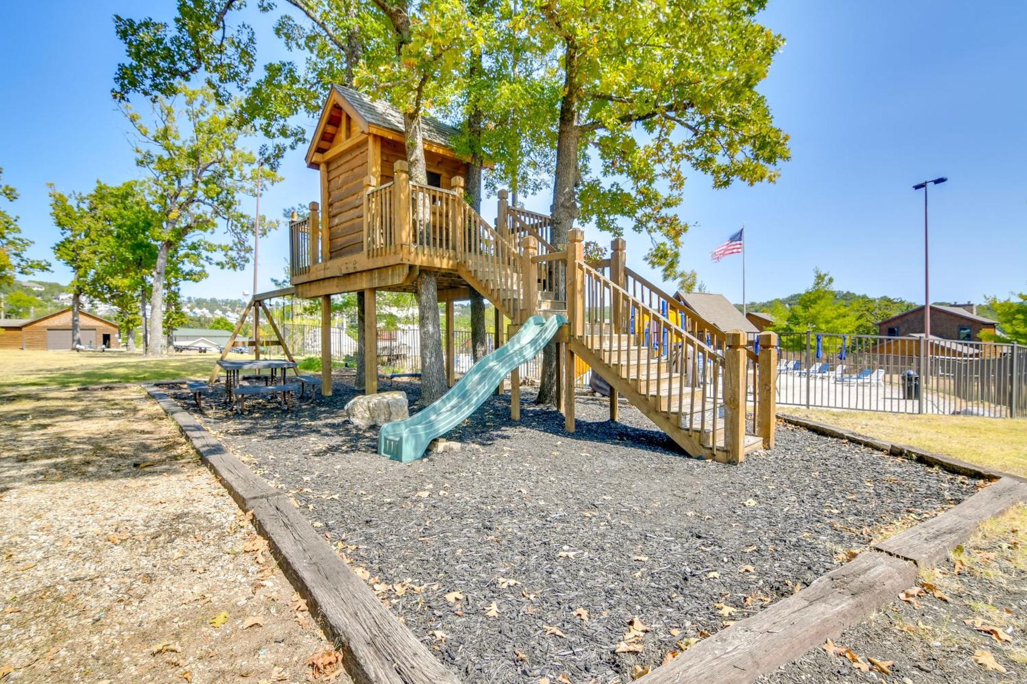 Holiday home Table Rock With Boat Slip, Near 76 Strip! *