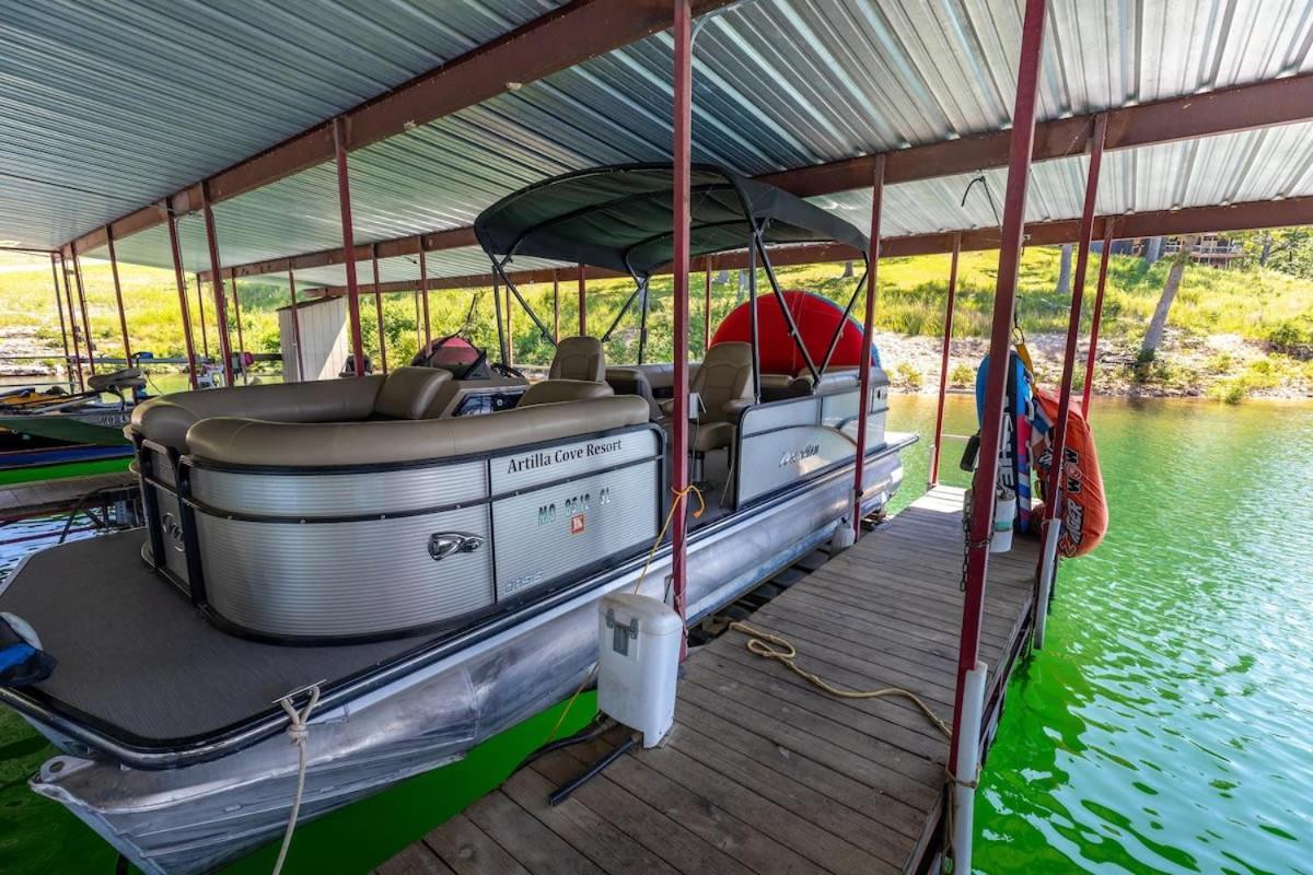 Artilla Cove 9- Lakeside- Pool & Hot Tub Holiday home