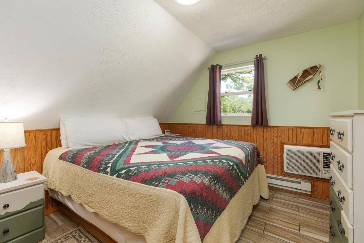 Artilla Cove 9- Lakeside- Pool & Hot Tub Holiday home *
