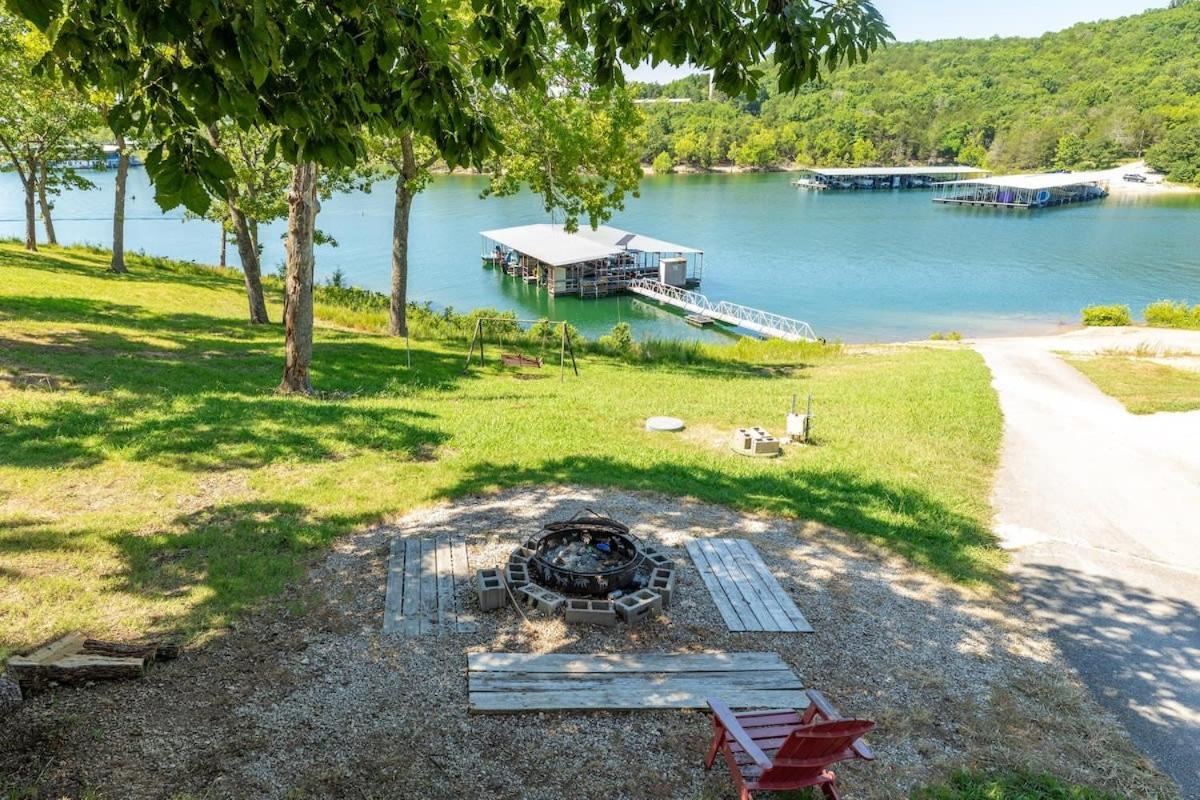 Artilla Cove 9- Lakeside- Pool & Hot Tub Holiday home Branson