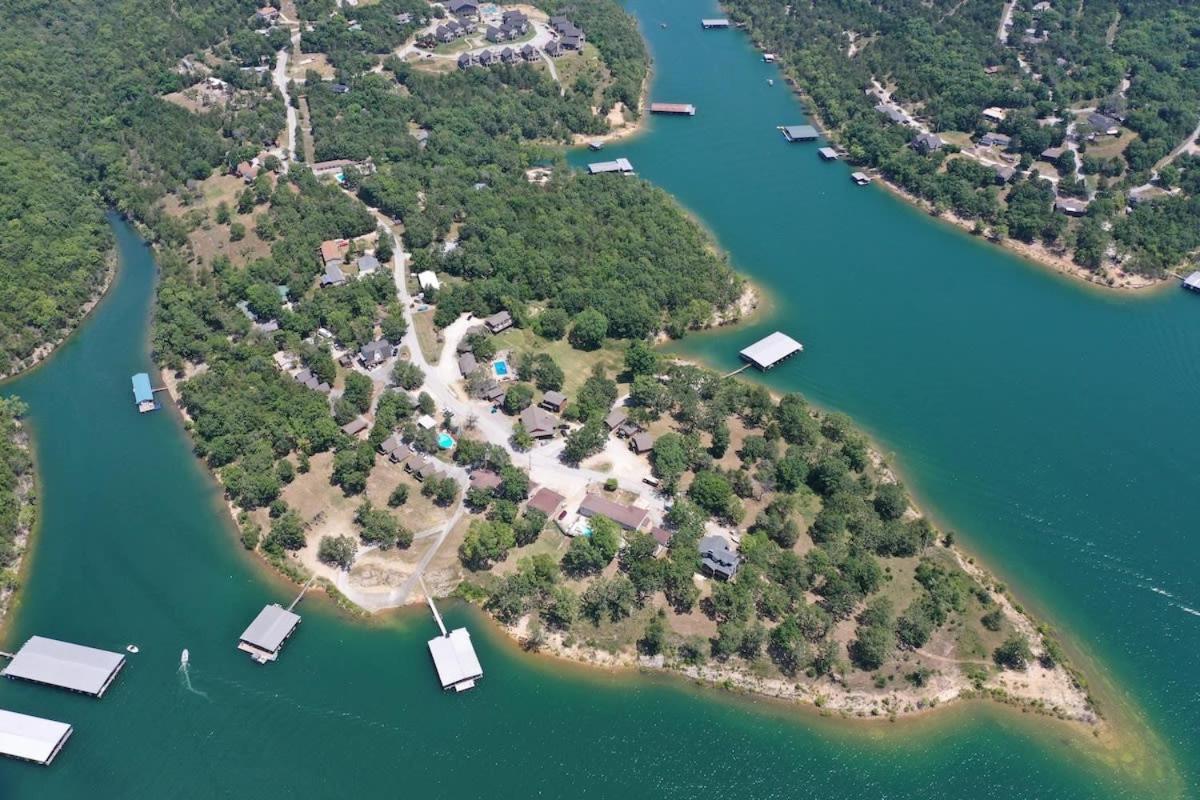 Artilla Cove 8- Lakeview- Bbq Area- Pool Branson