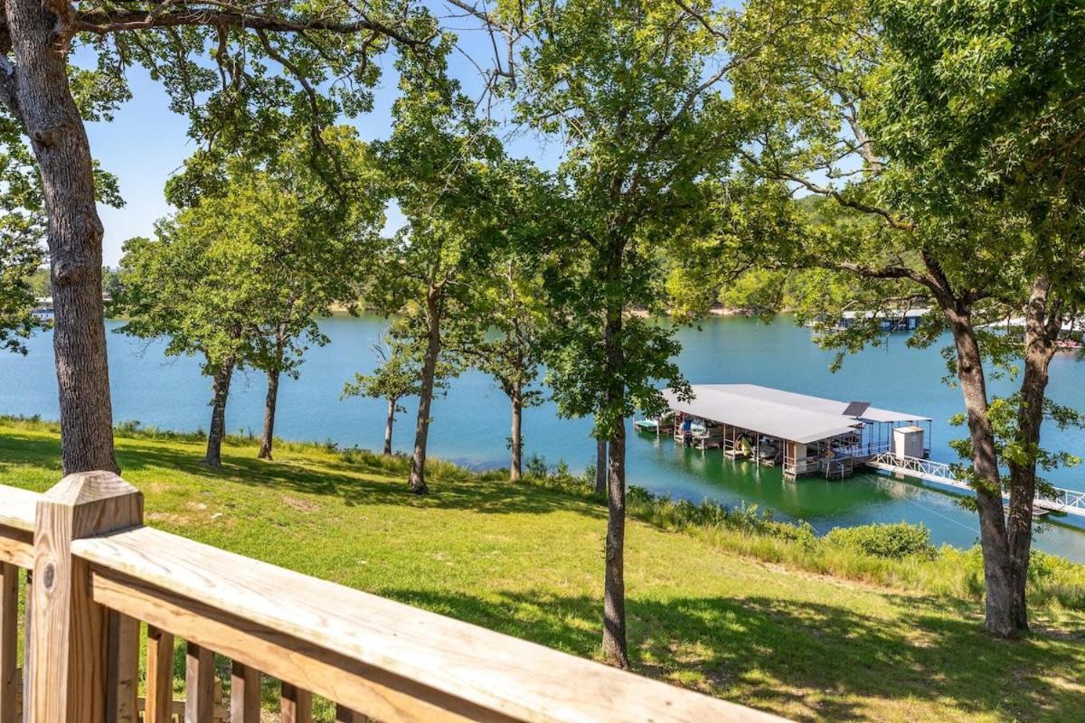 Artilla Cove 7- Views- Pool & Hot Tub * Branson