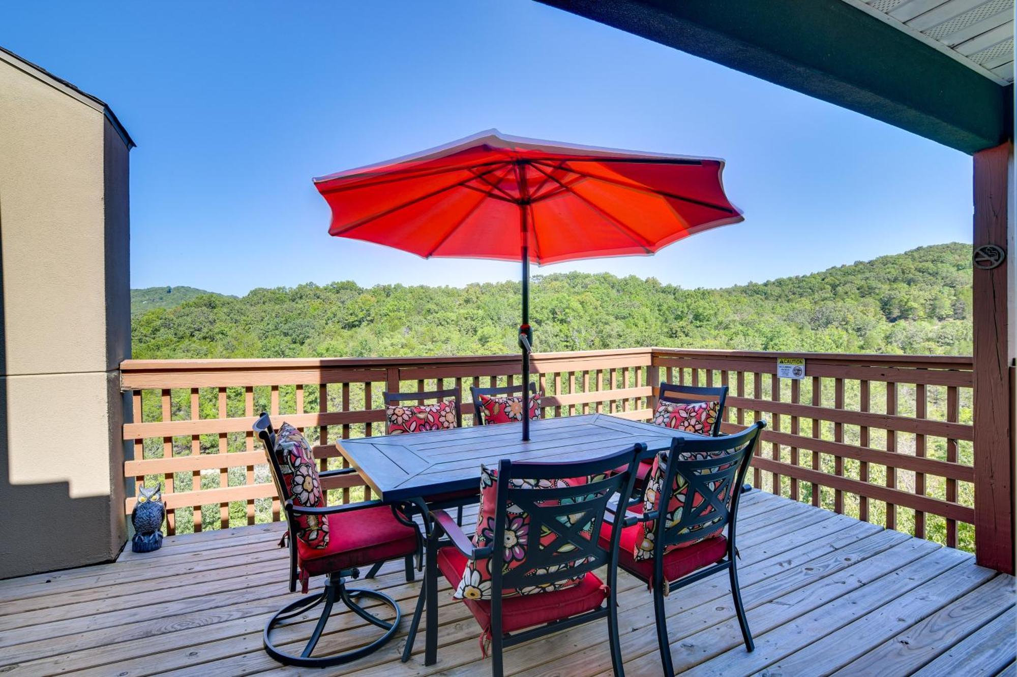 With Views By Silver Dollar Apartment