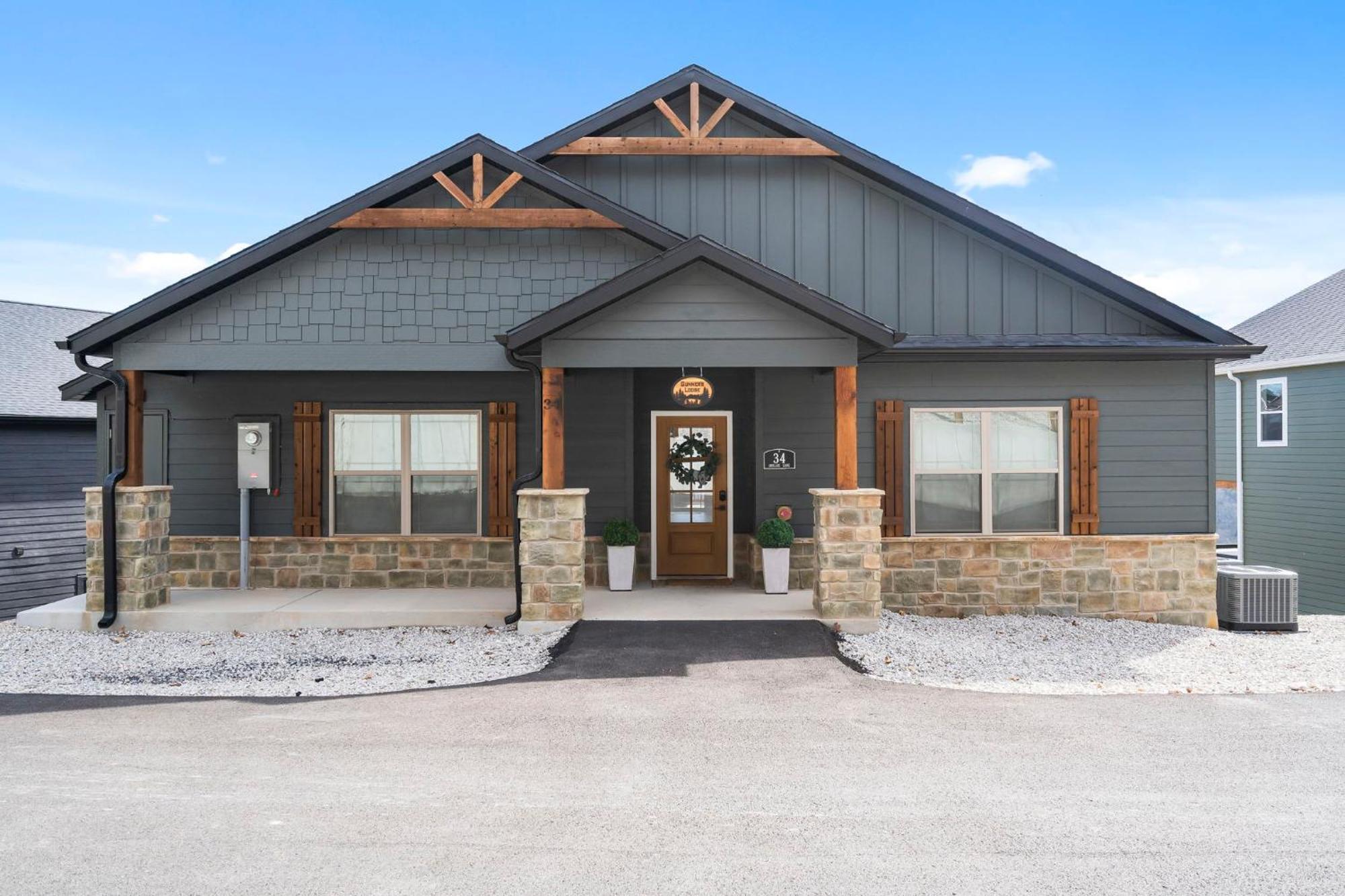 Lodge Huge Lakeview Getaway W/ Fun Arcades, Ping Pong Free Silver Dollar Tickets Community Amenities!