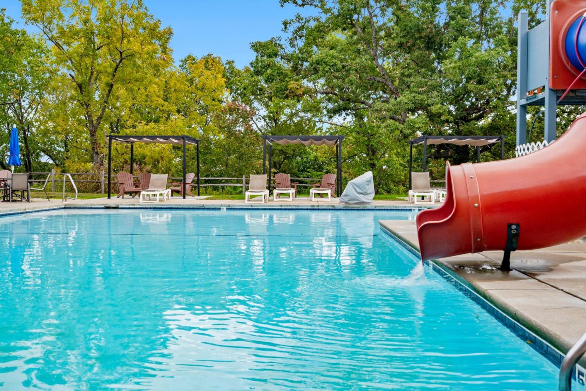 Huge Lakeview Getaway W/ Fun Arcades, Ping Pong Free Silver Dollar Tickets Community Amenities! *