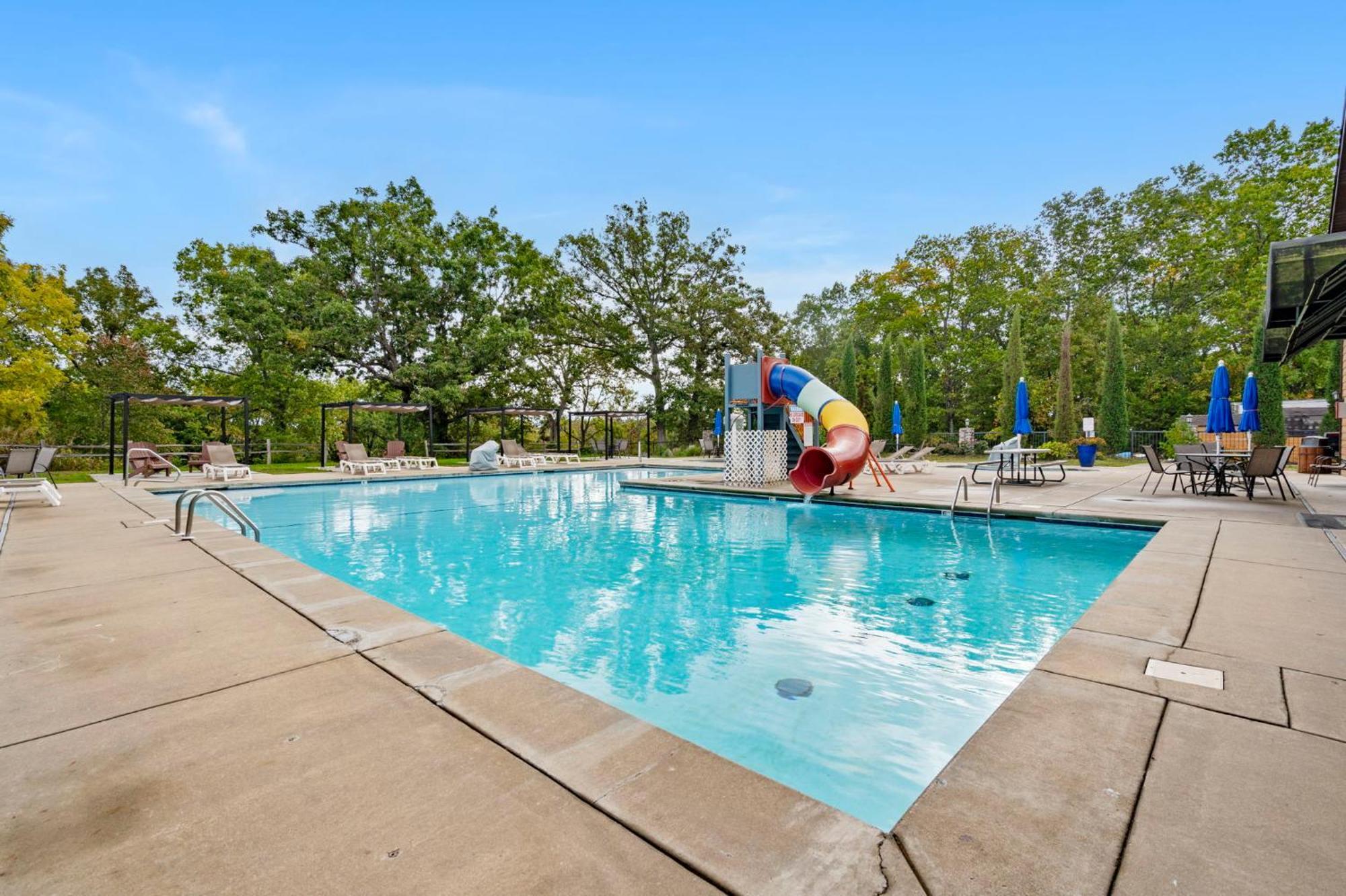 Huge Lakeview Getaway W/ Fun Arcades, Ping Pong Free Silver Dollar Tickets Community Amenities! Lodge *