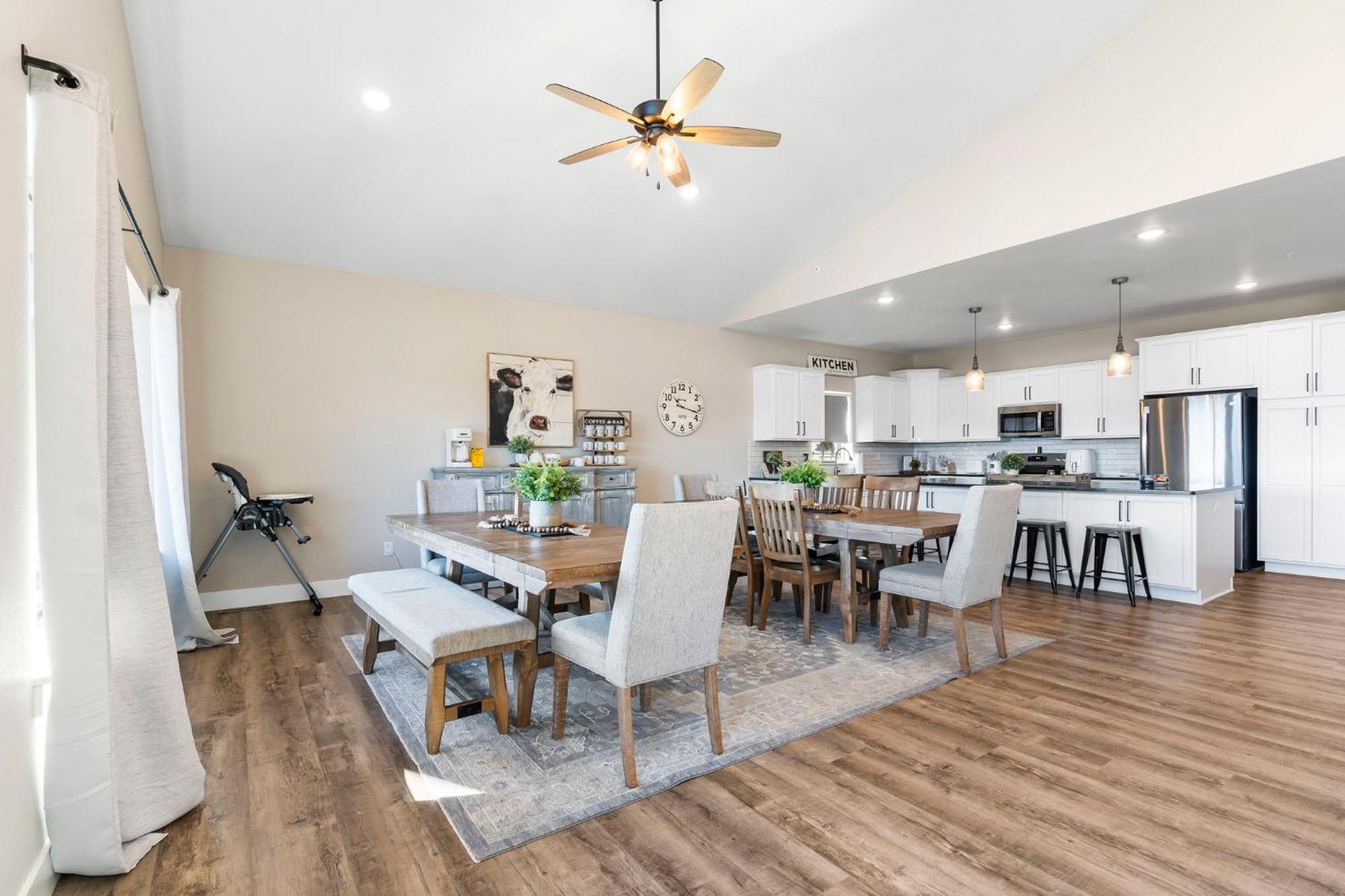 Huge Lakeview Getaway W/ Fun Arcades, Ping Pong Free Silver Dollar Tickets Community Amenities! Lodge Branson